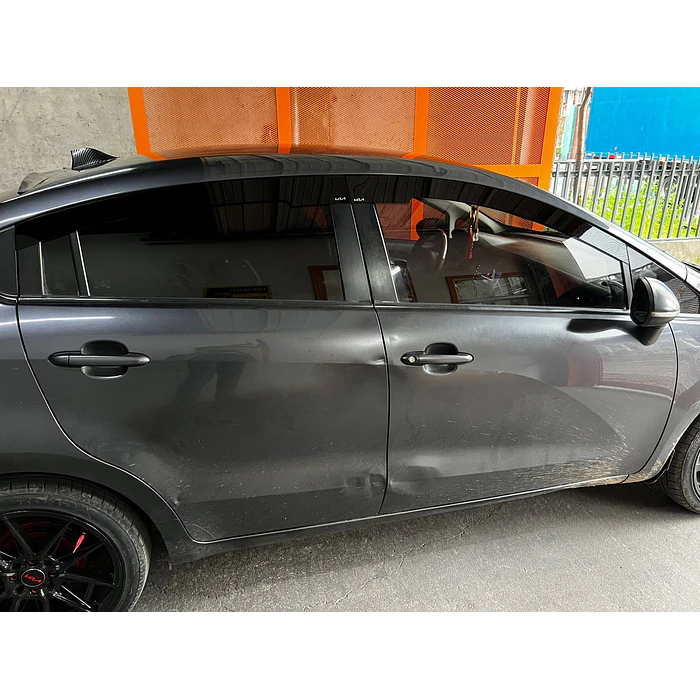 Bota Aguas Acrílico 2mm Negro Brillante - Kia Rio 4 2011-17 5