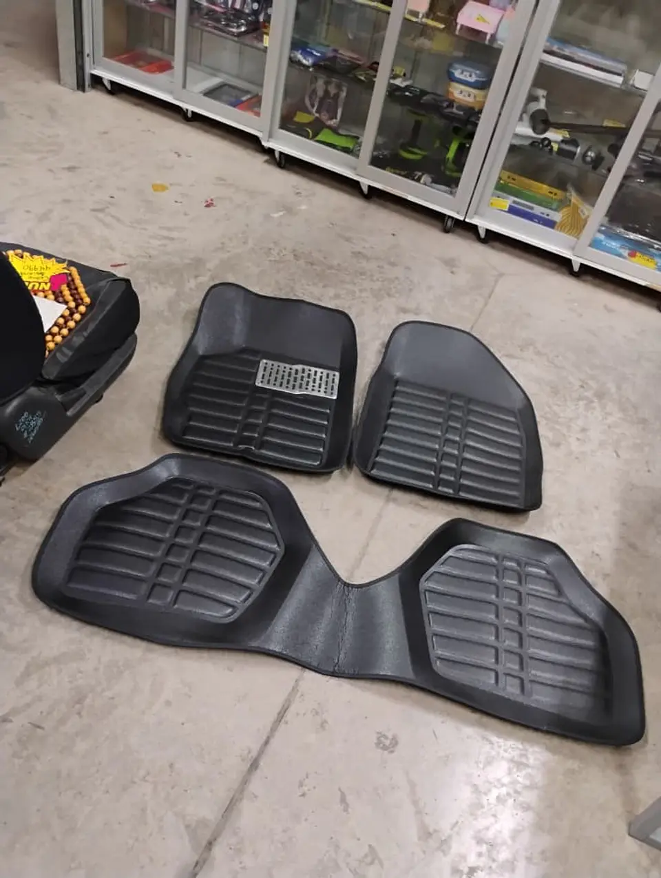 Set Alfombras auto bandeja camello 3D universales cuero eva  6