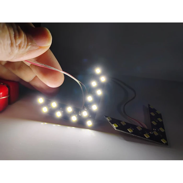 Luz Led Flecha Para Espejo Retrovisor 12V 14 SMD Universal 9