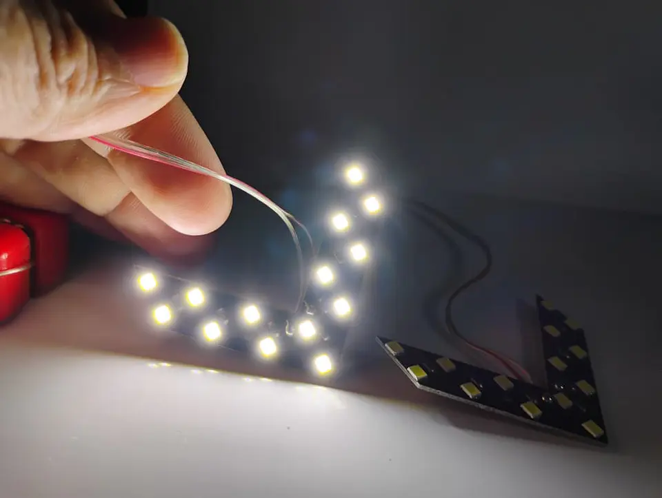 Luz Led Flecha Para Espejo Retrovisor 12V 14 SMD Universal 9