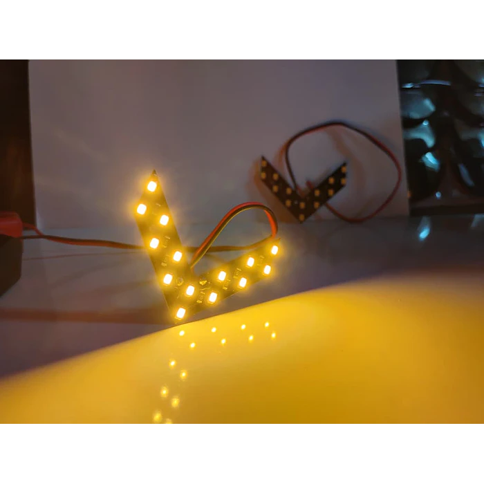 Luz Led Flecha Para Espejo Retrovisor 12V 14 SMD Universal 1