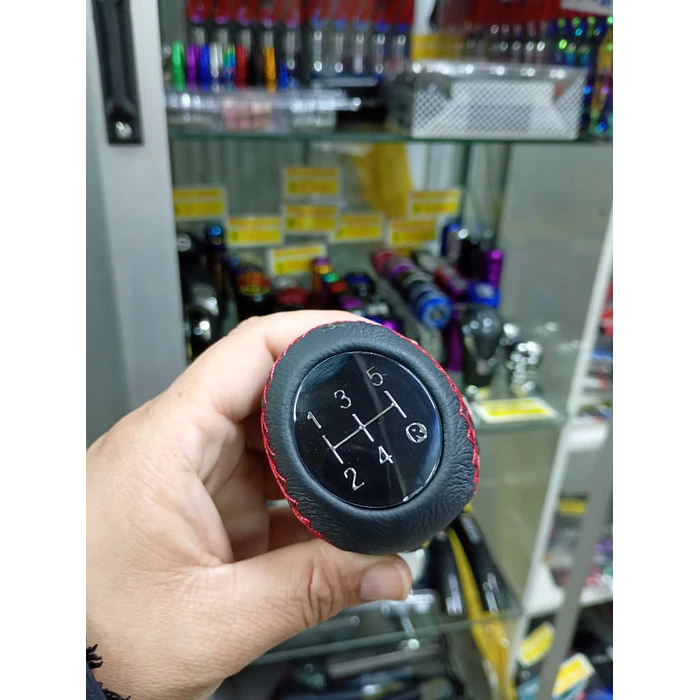 Pomo perilla palanca de cambios tunning cuero PU negro con costura roja 5 velocidades y reversa en sexta  8