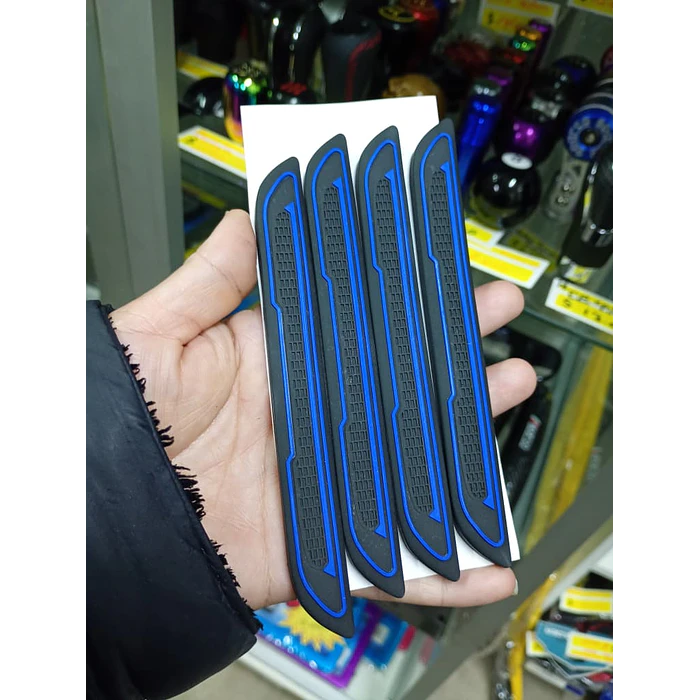 Set de 4 Protectores Anti-golpes y Rayones para Bordes de Puertas de Auto (Diseño Deportivo) 6