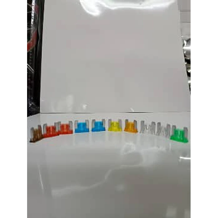 Juego de fusibles en blister de tamaño - micro patas cortas 6