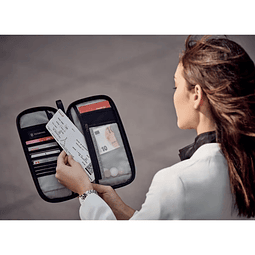  Portadocumento con protección RFID 5.0 color rojo Victorinox