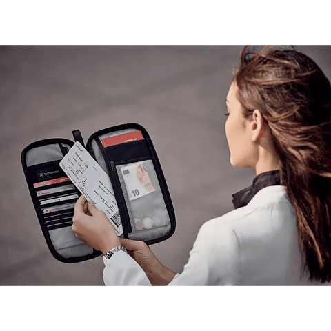 Portadocumento con protección RFID 5.0 color rojo Victorinox