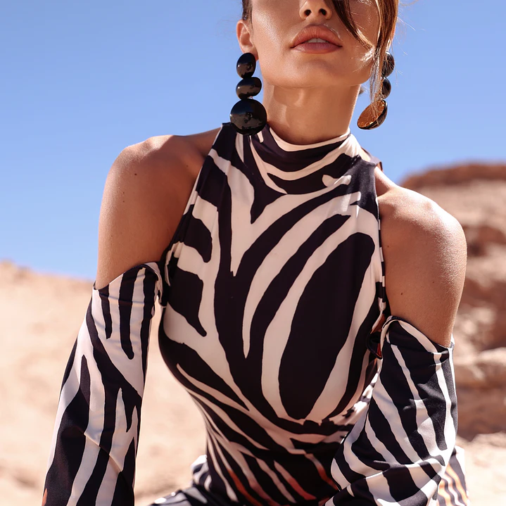 Vestido Salar Desierto: Exclusividad en Cada Movimiento 3