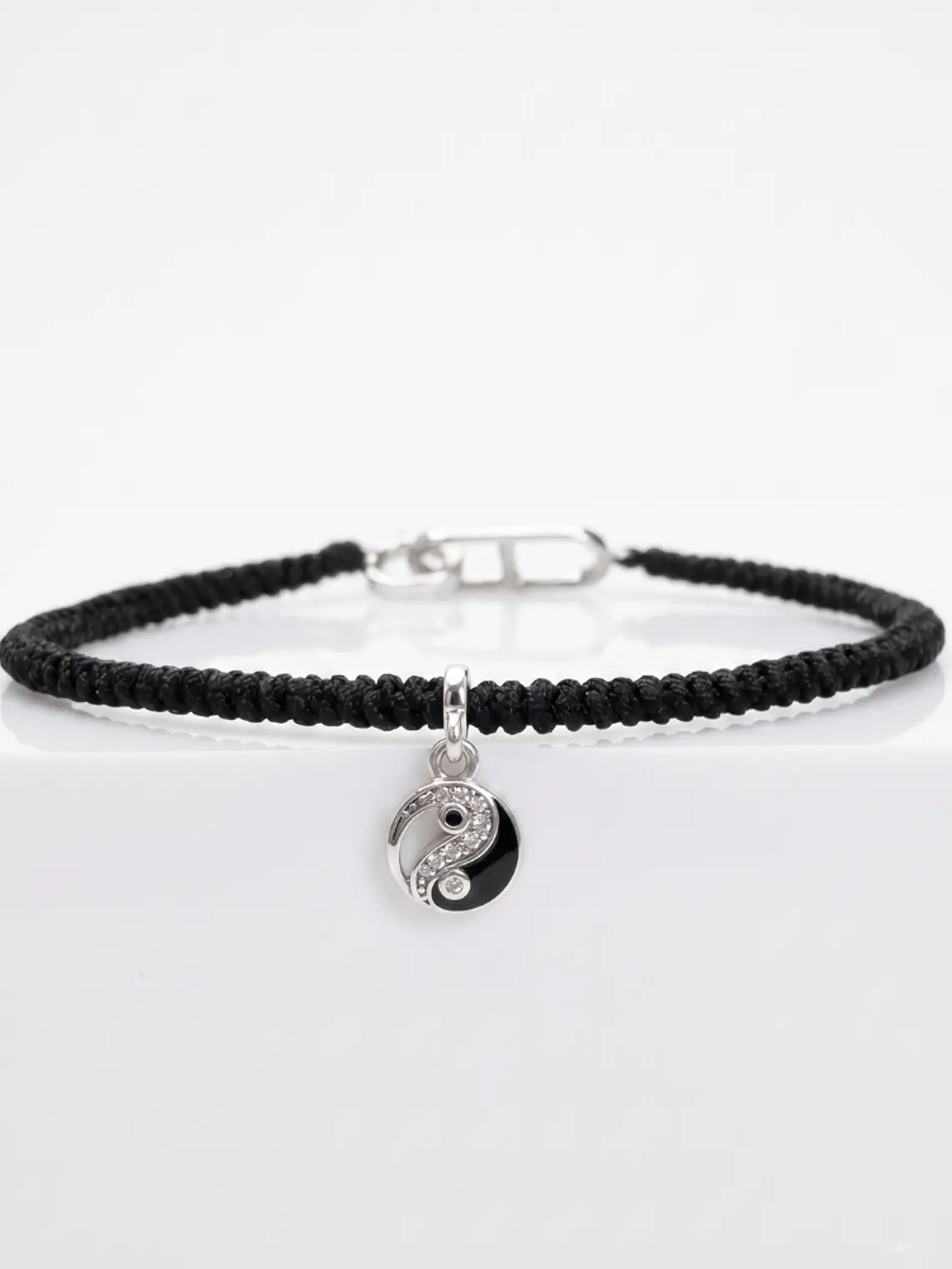Pulsera Yin Yang en Macramé 1