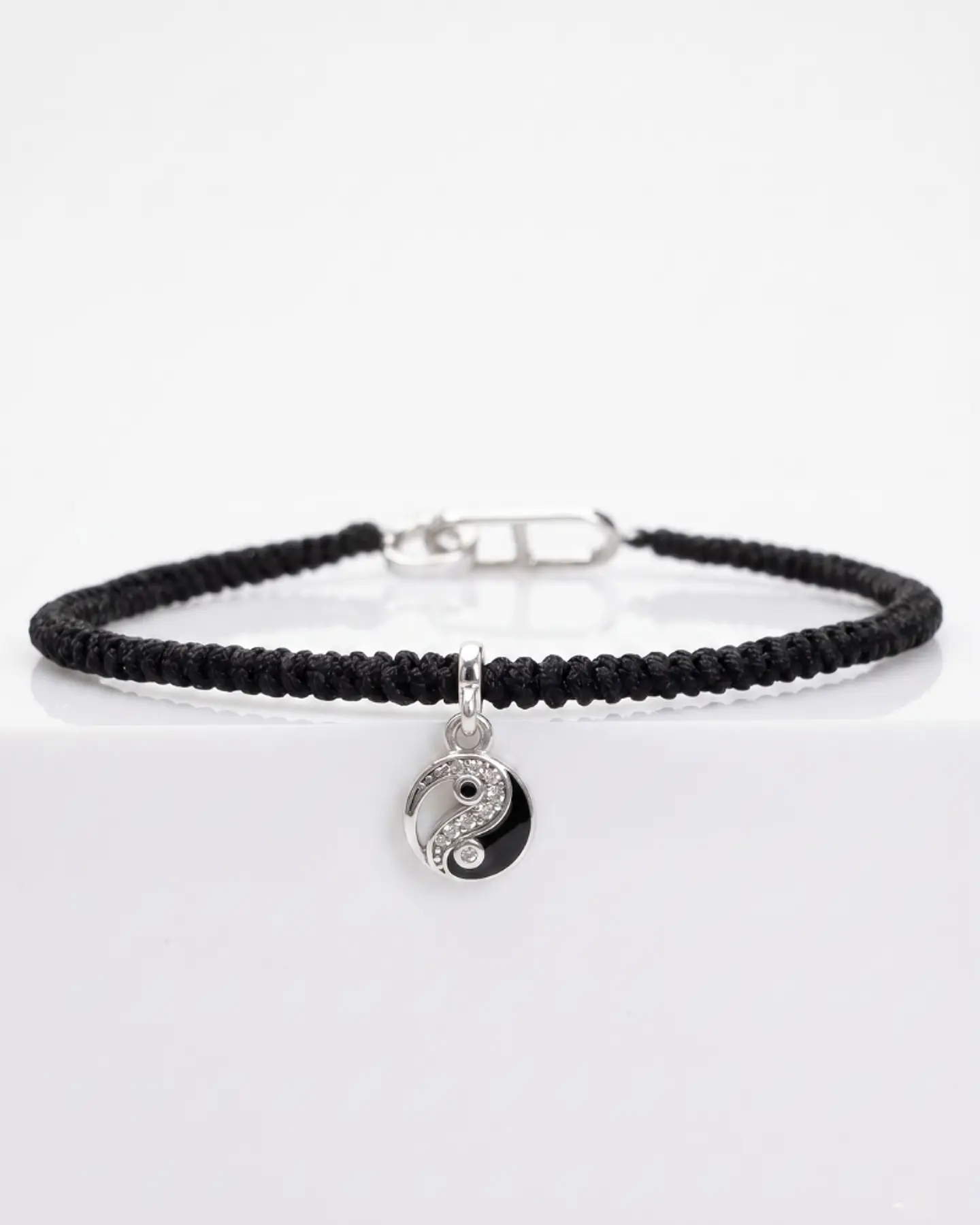 Pulsera Yin Yang en Macramé 1