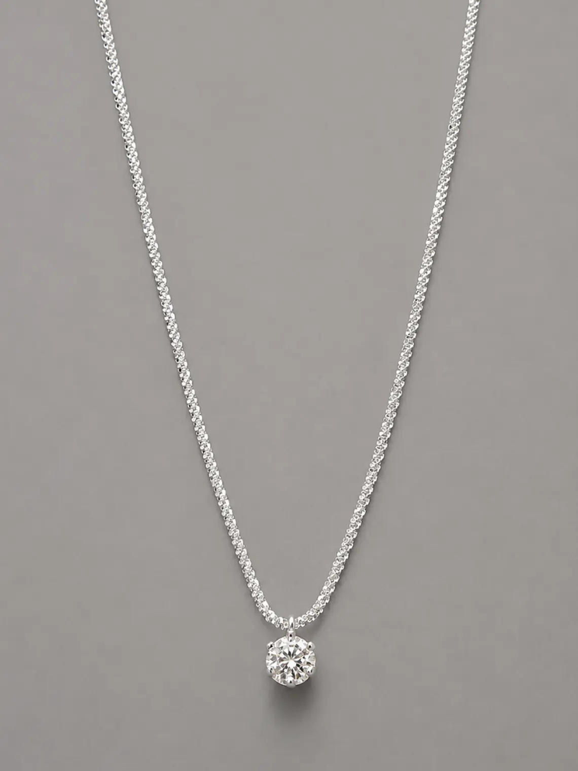 Collar Solitario de Moissanita 1