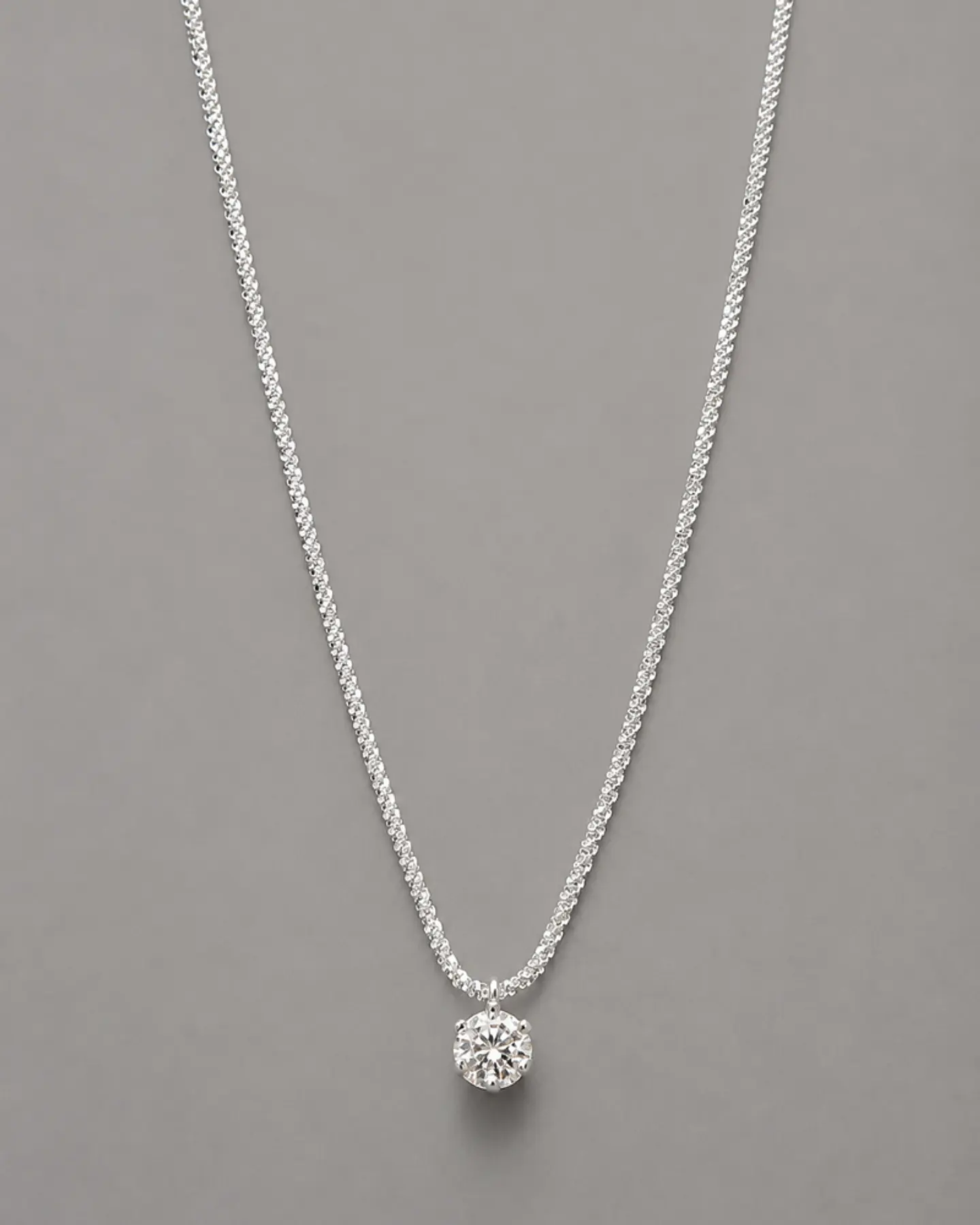 Collar Solitario de Moissanita 1