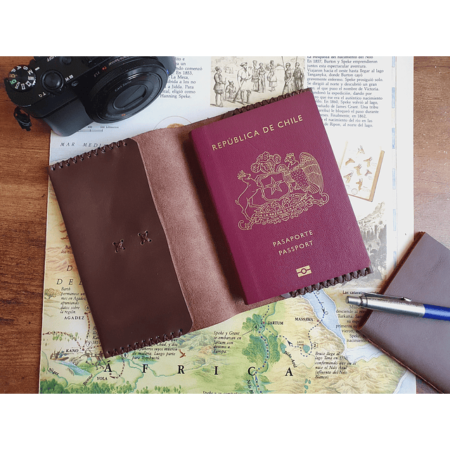Funda pasaporte cuero color Chocolate