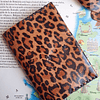 Portapasaporte de cuero color Leopardo