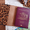 Funda pasaporte de cuero color Leopardo