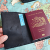 Funda pasaporte de cuero color Negro
