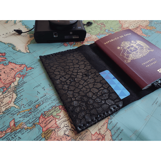 Funda para pasaporte cuero color Leopardo Negro