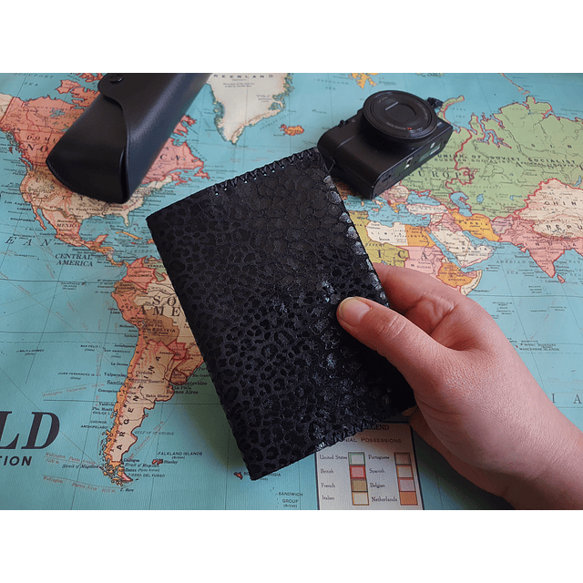 Funda para pasaporte cuero color Leopardo Negro