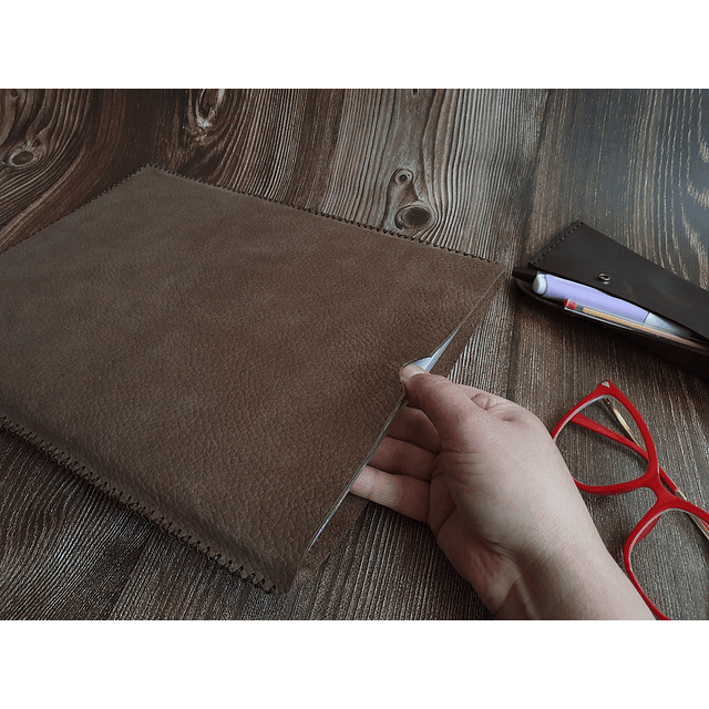 Funda de cuero para notebook de 13" color Chocolate