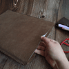 Funda de cuero para notebook de 13" color Chocolate