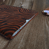 Funda de cuero para notebook de 13" color Cebra