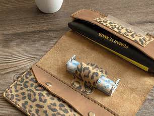 Tabaquera de cuero color Leopardo Trigo 