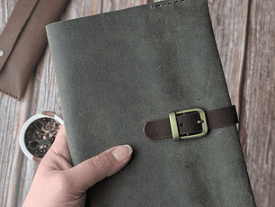 Bitácora recargable cierre hebilla color Musgo