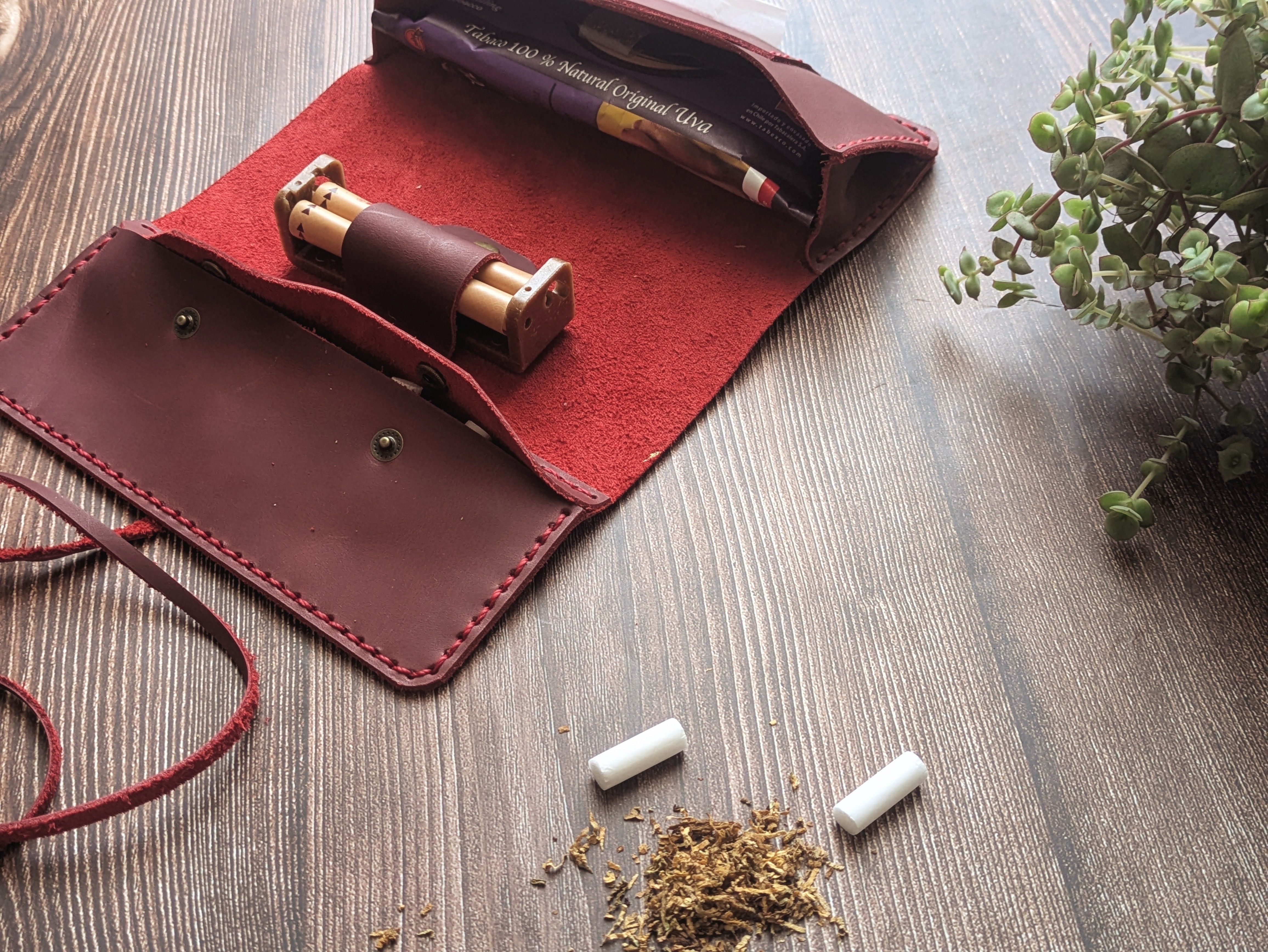 Tabaquera de cuero color Cereza 3