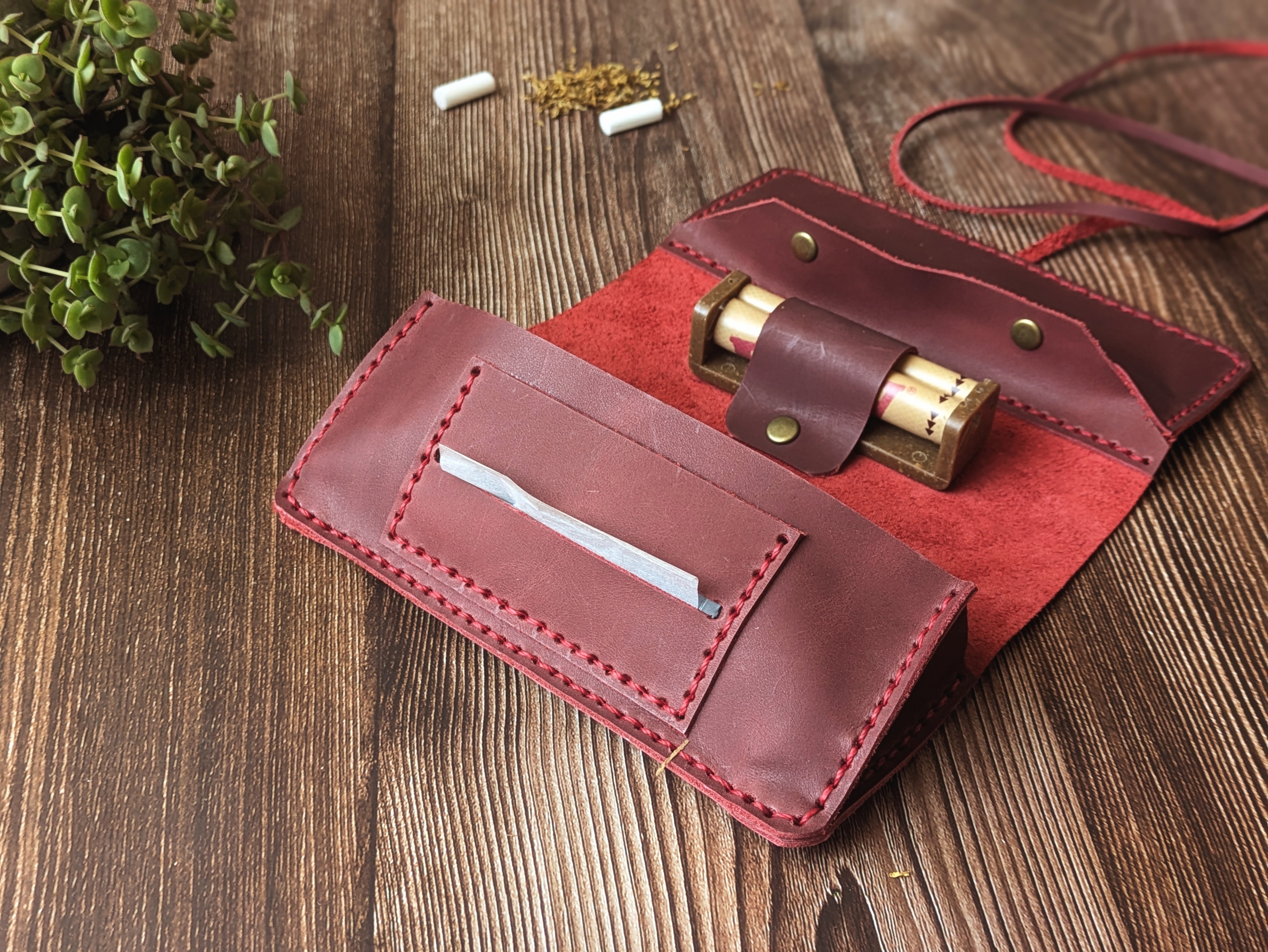 Tabaquera de cuero color Cereza 5