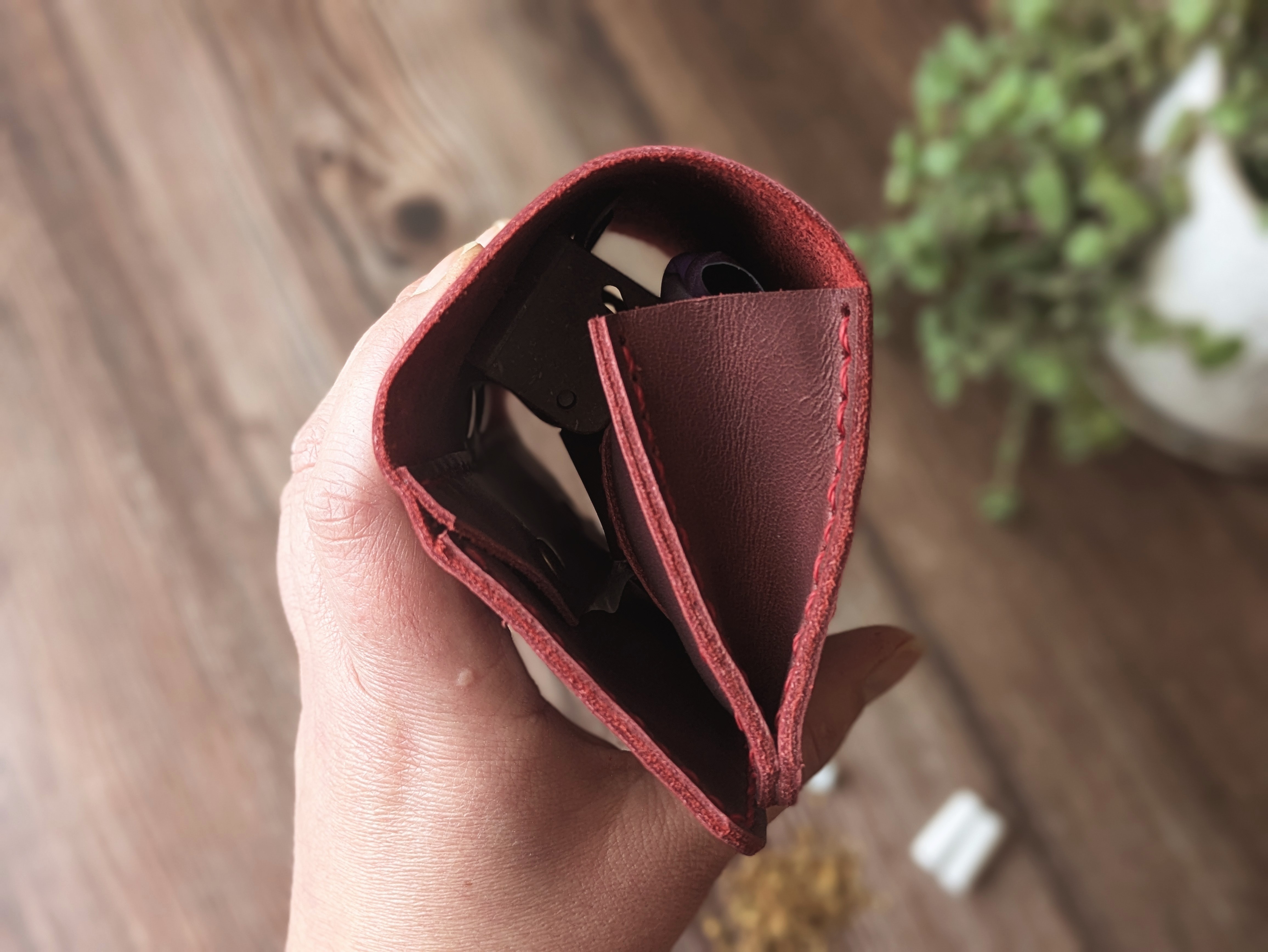 Tabaquera de cuero color Cereza 8