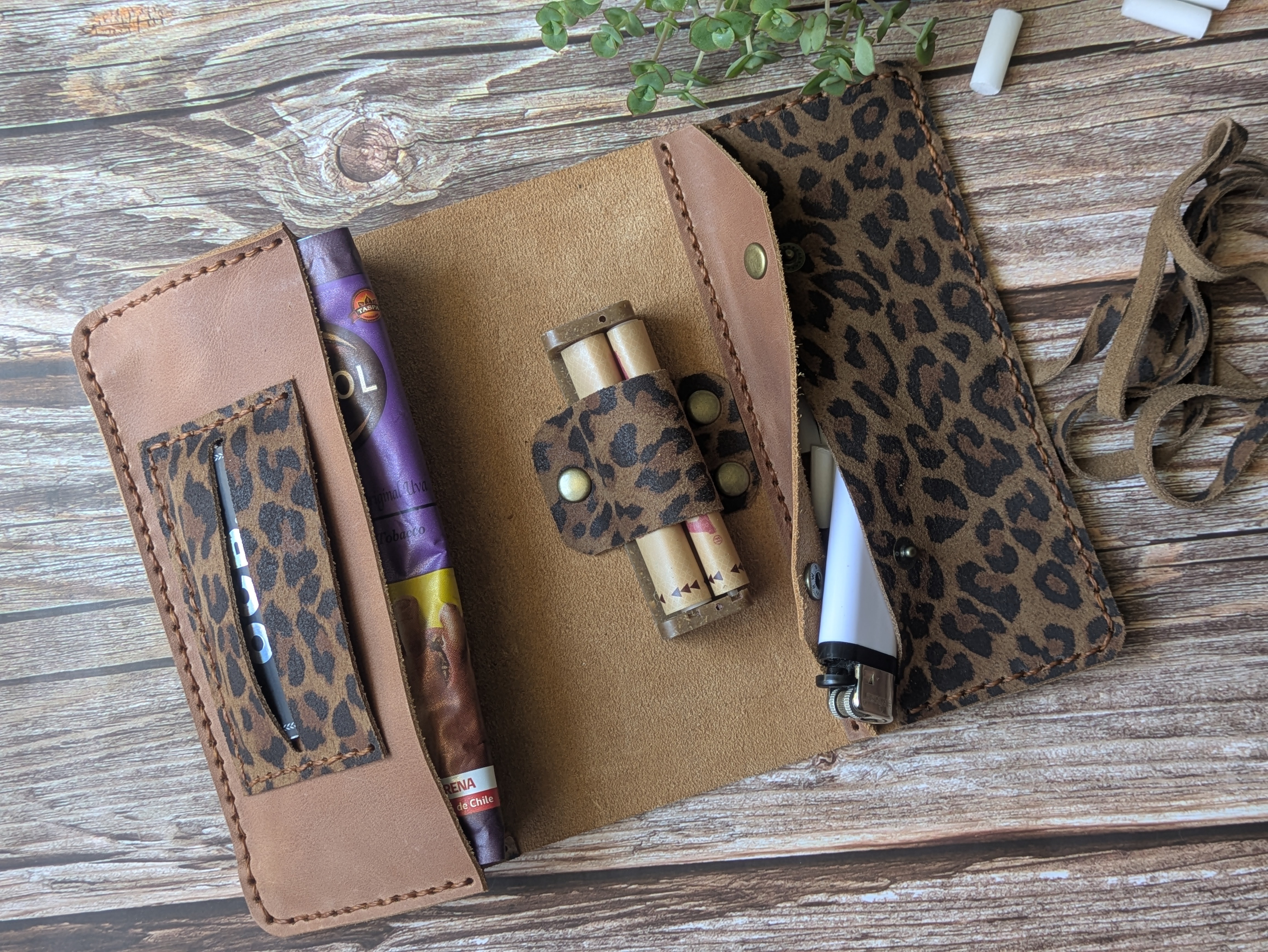Tabaquera de cuero color Leopardo Camel 1