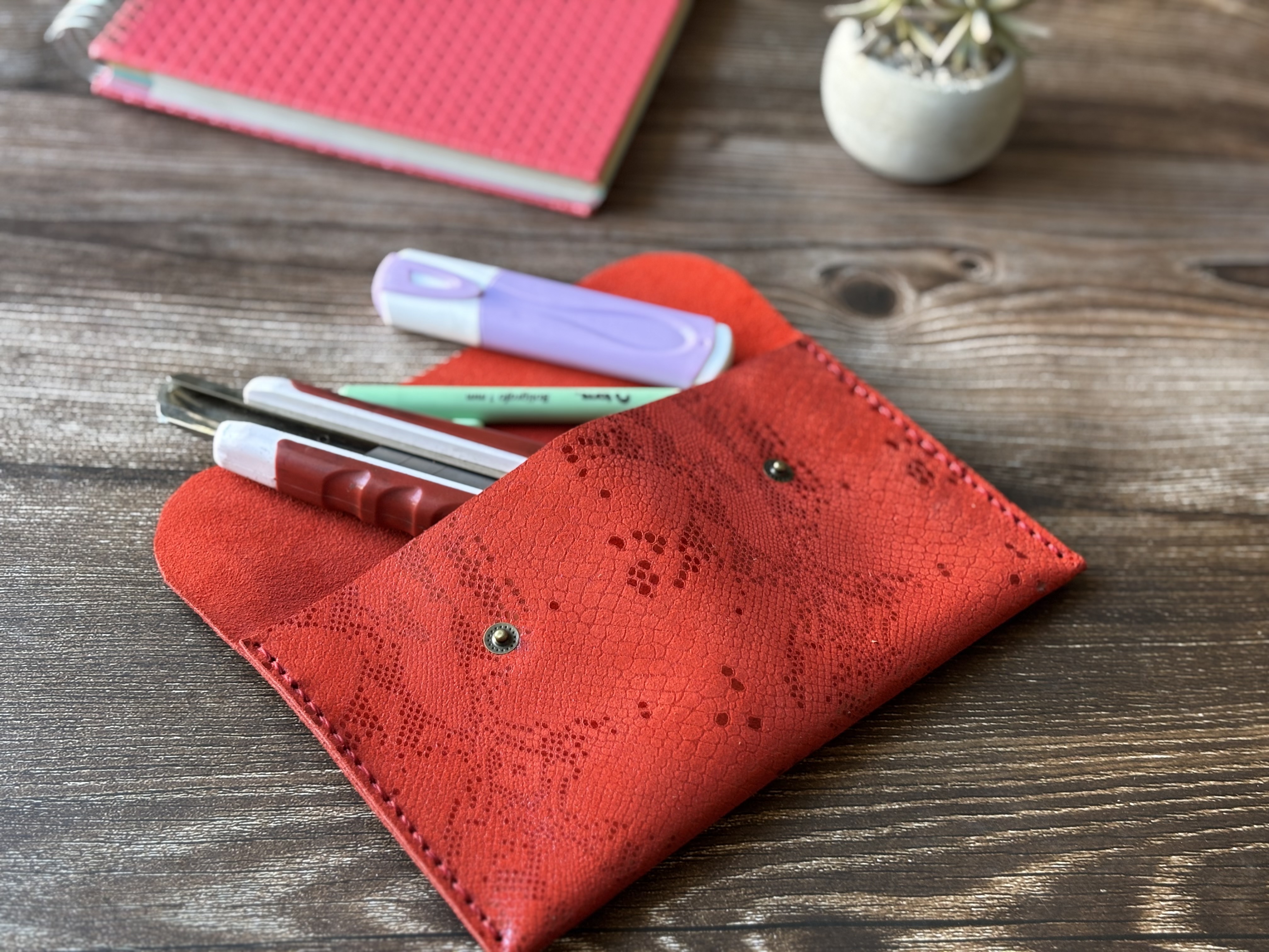 Estuche de cuero color Matuasto Rojo L 1