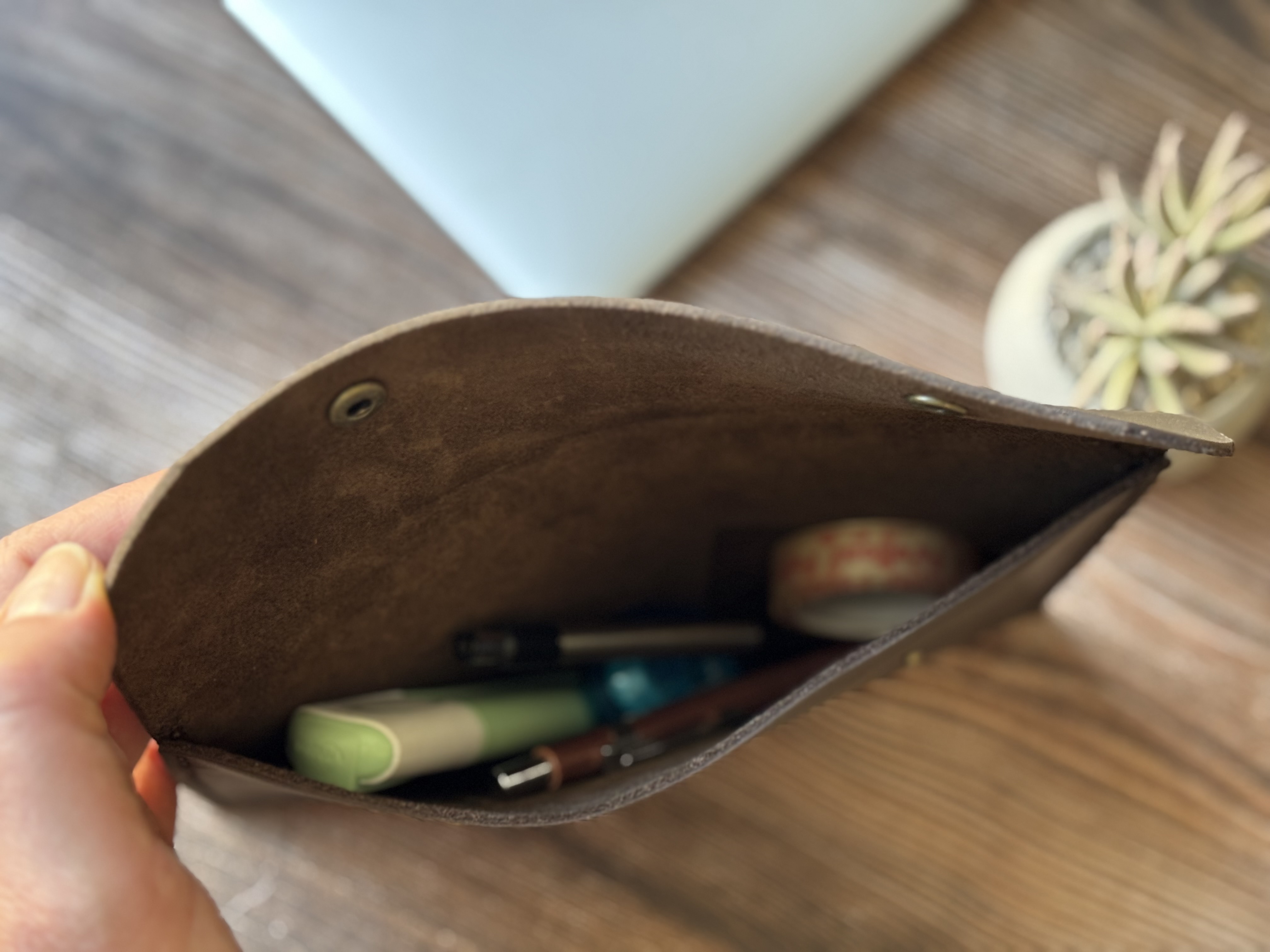 Estuche de cuero color Café Moro L 2