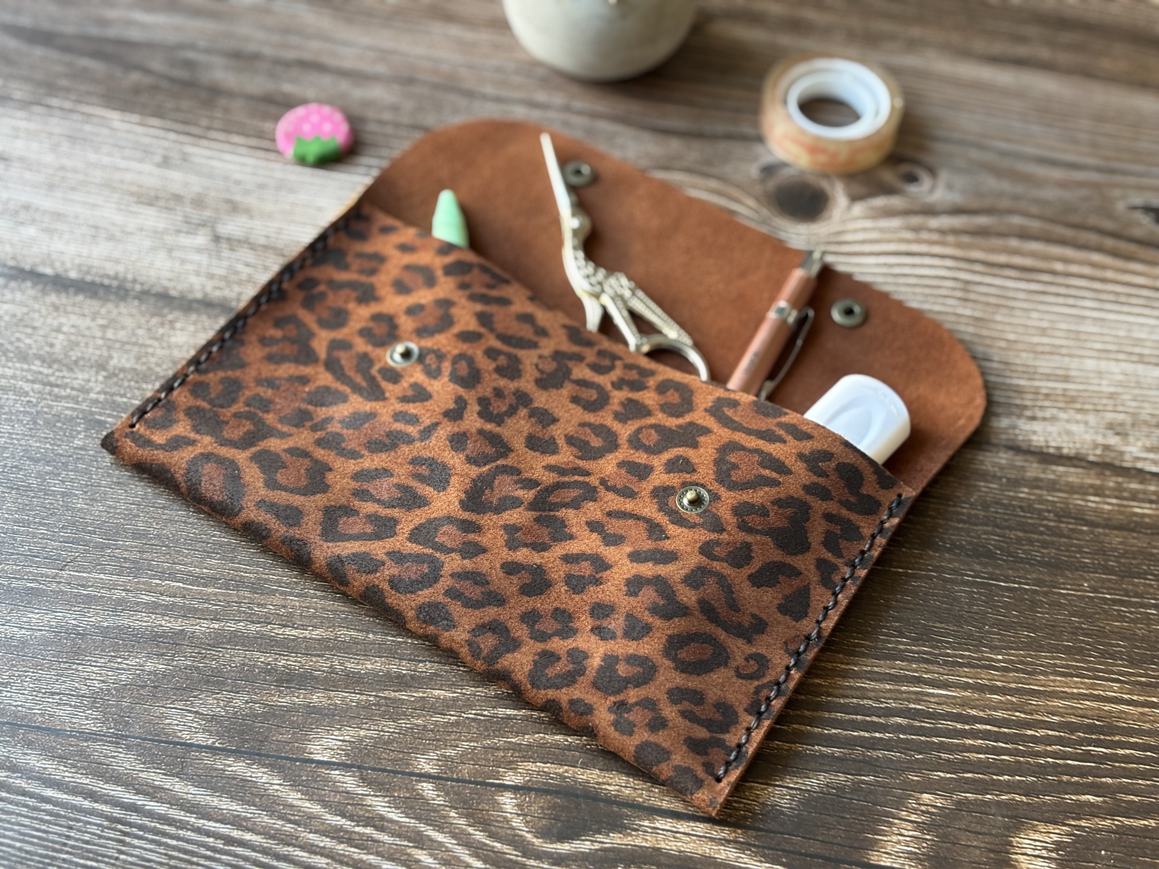 Estuche de cuero color Leopardo Tabaco L 1