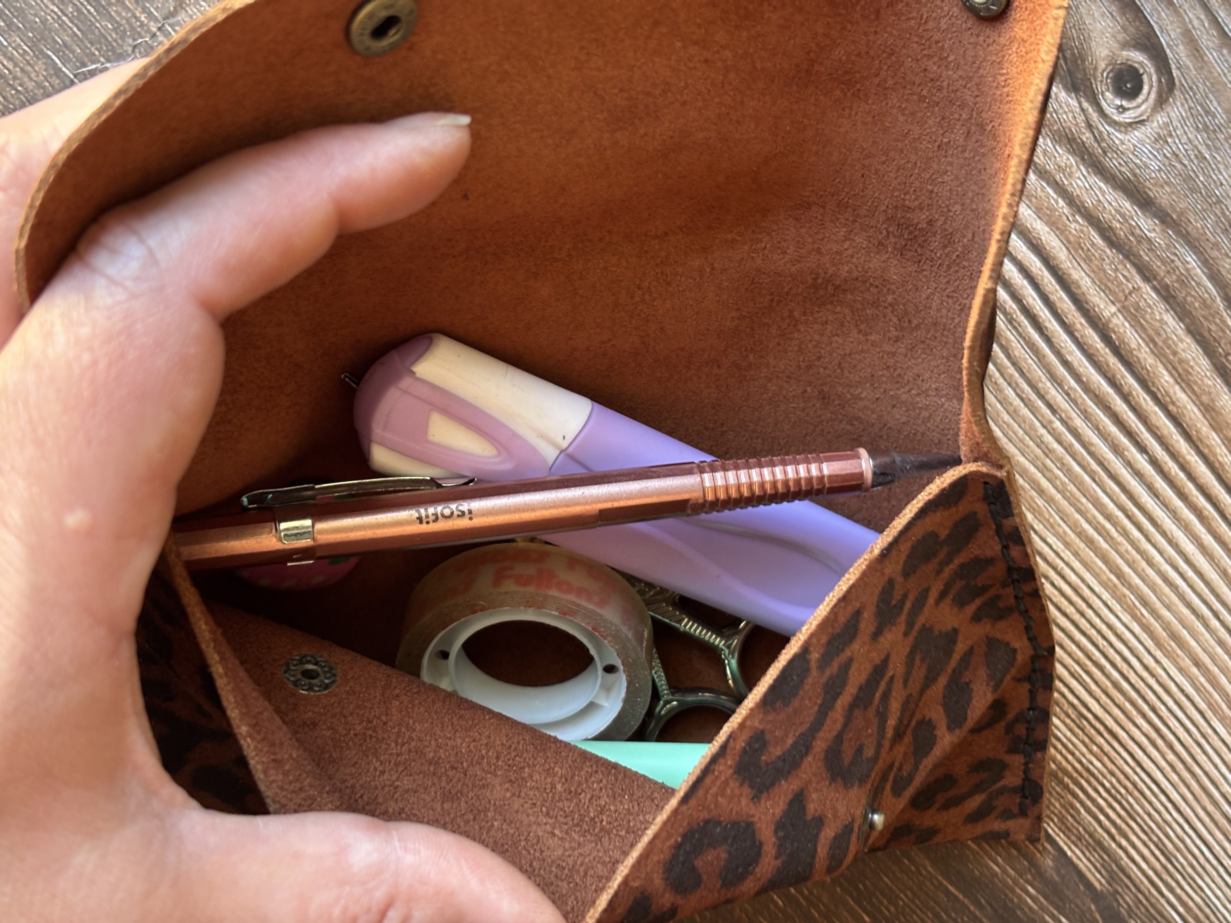 Estuche de cuero color Leopardo Tabaco L 3