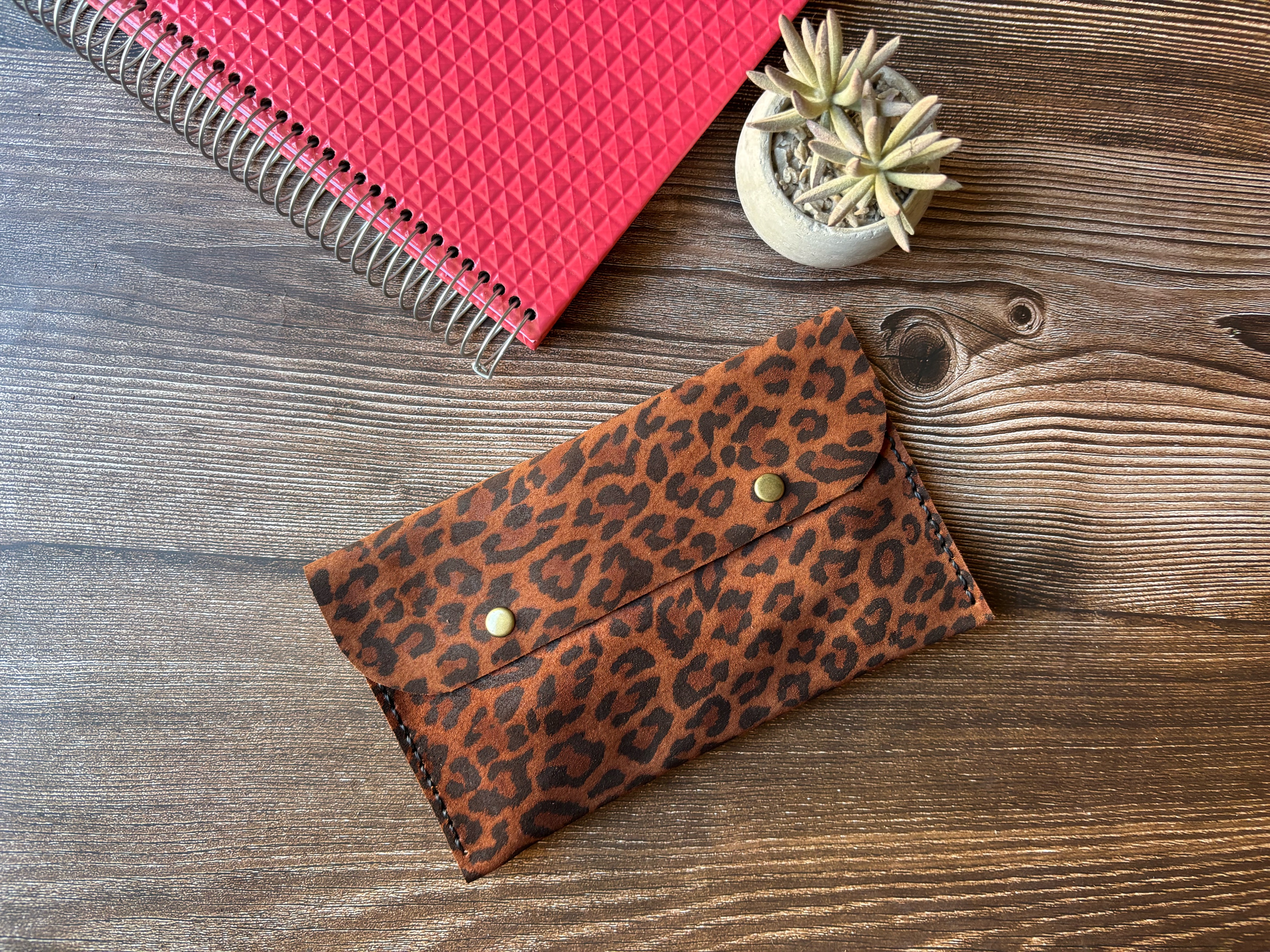 Estuche de cuero color Leopardo Tabaco L 4