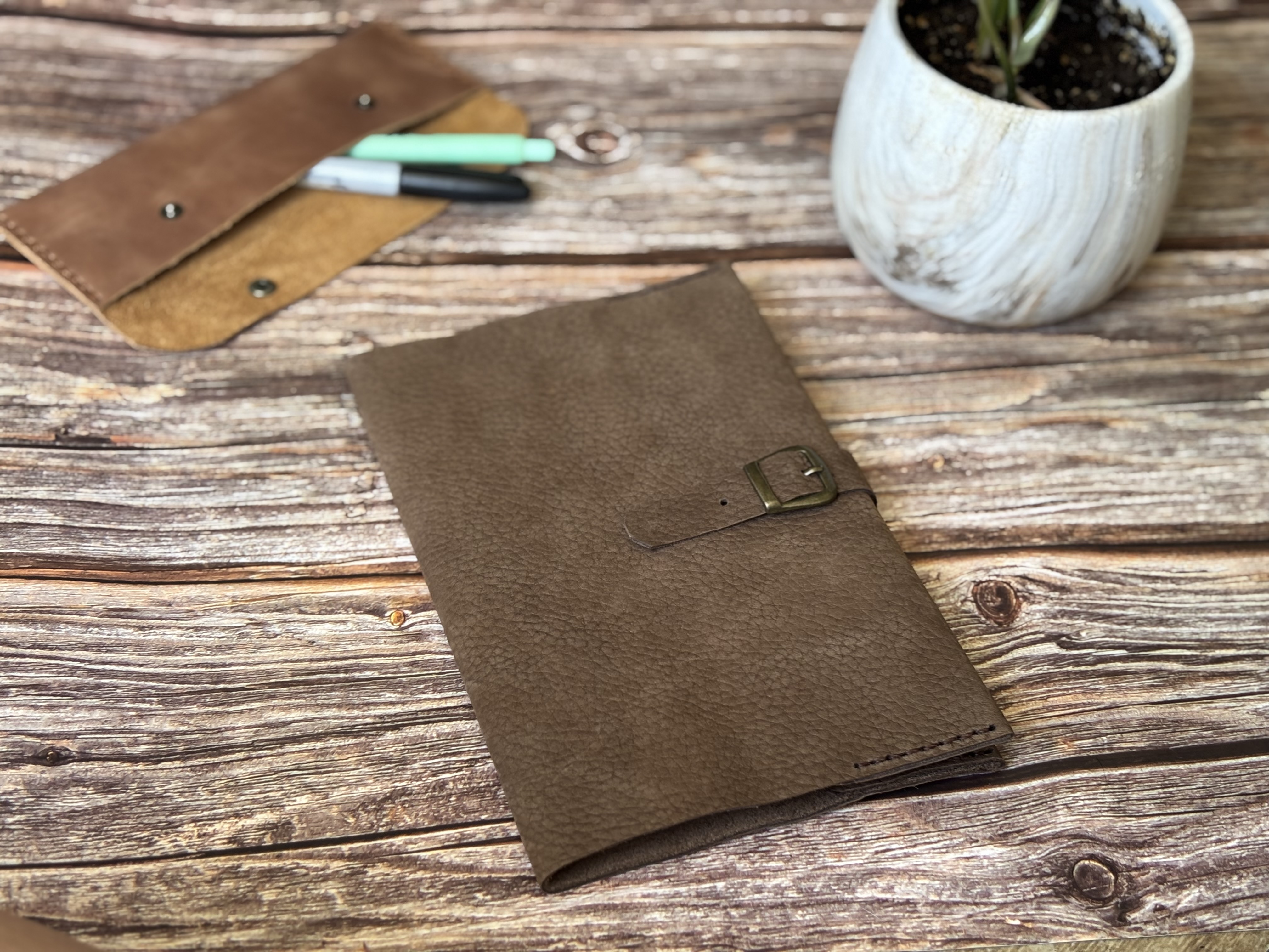 Bitácora recargable cierre hebilla color Chocolate  2