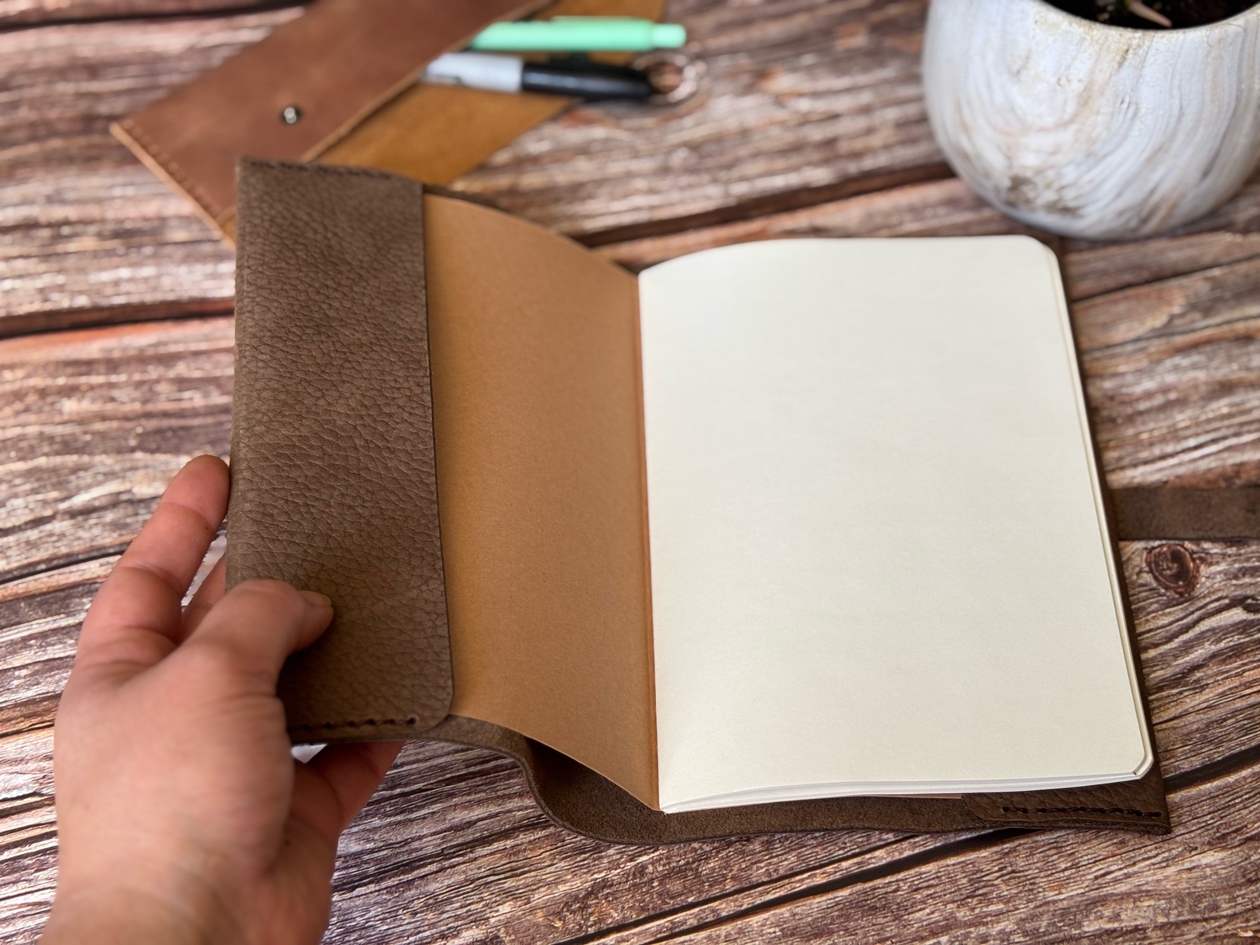 Bitácora recargable cierre hebilla color Chocolate  5