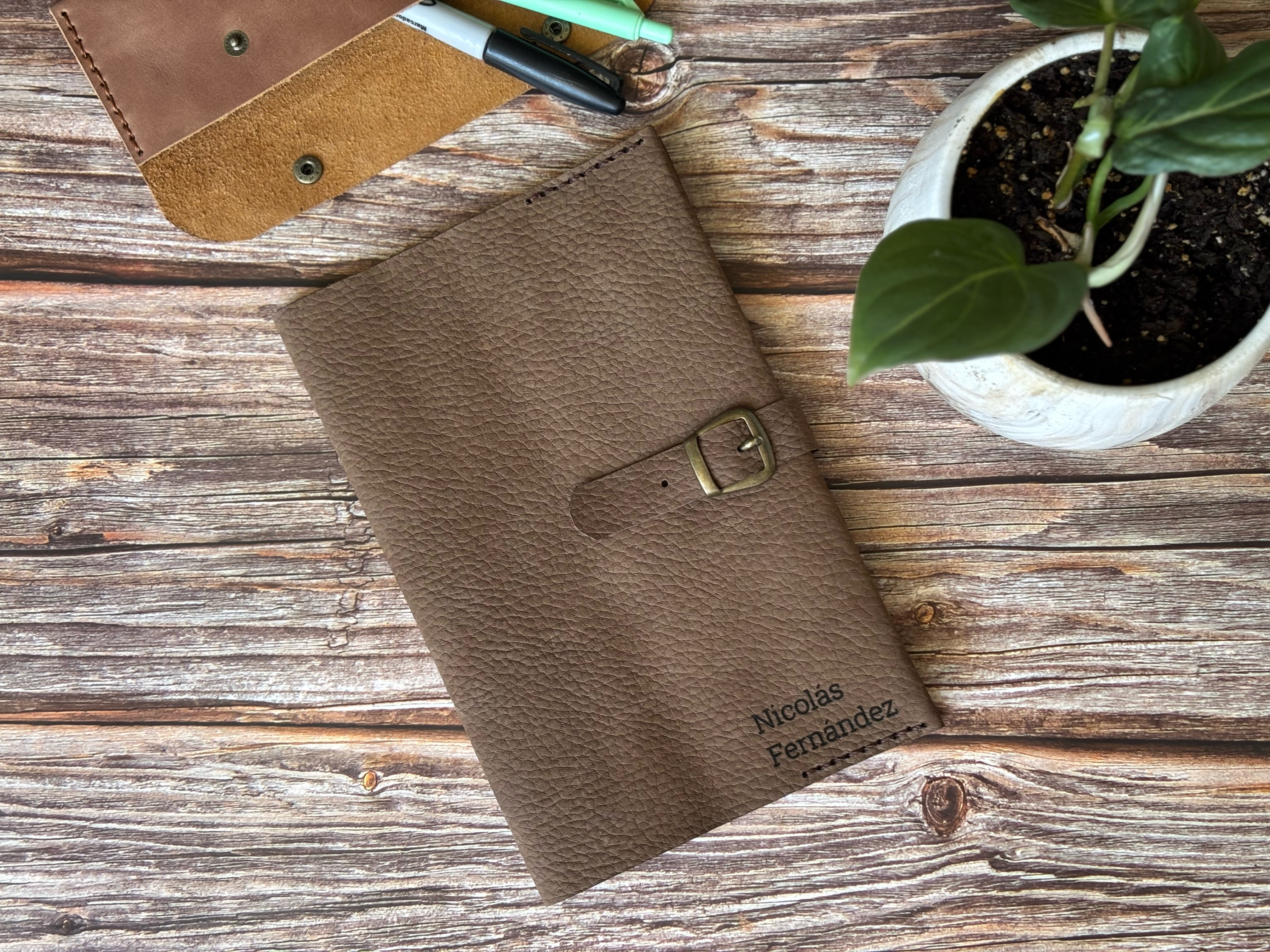 Bitácora recargable cierre hebilla color Chocolate  8