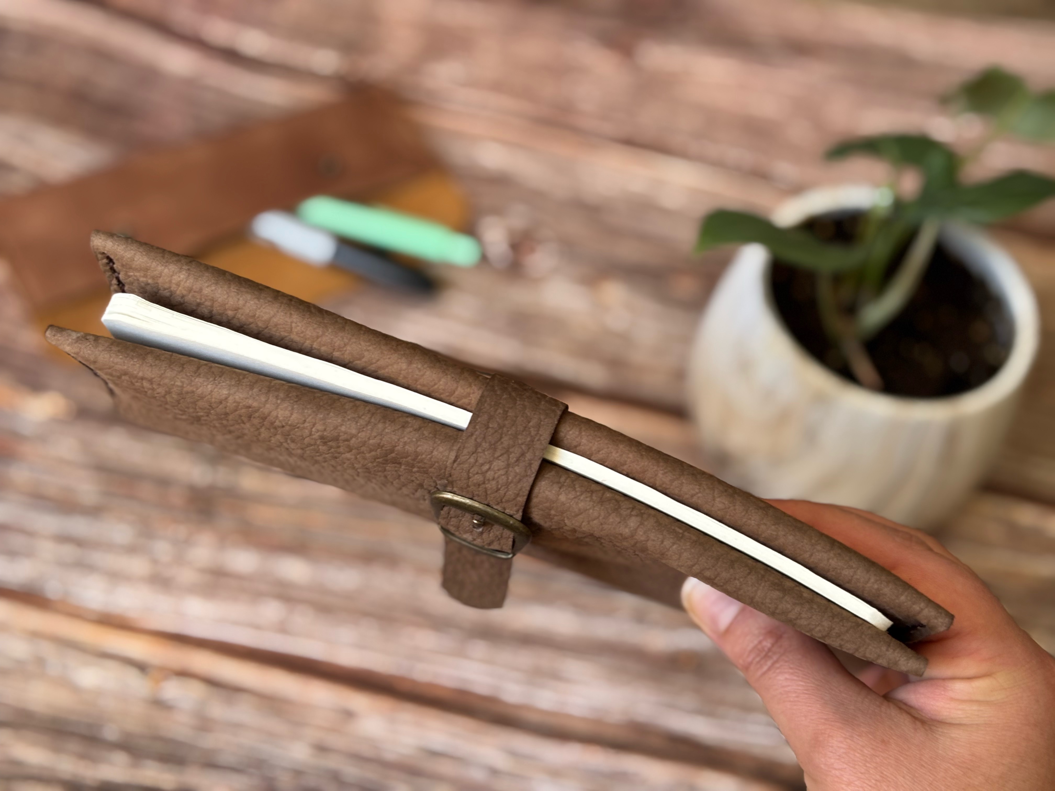 Bitácora recargable cierre hebilla color Chocolate  6