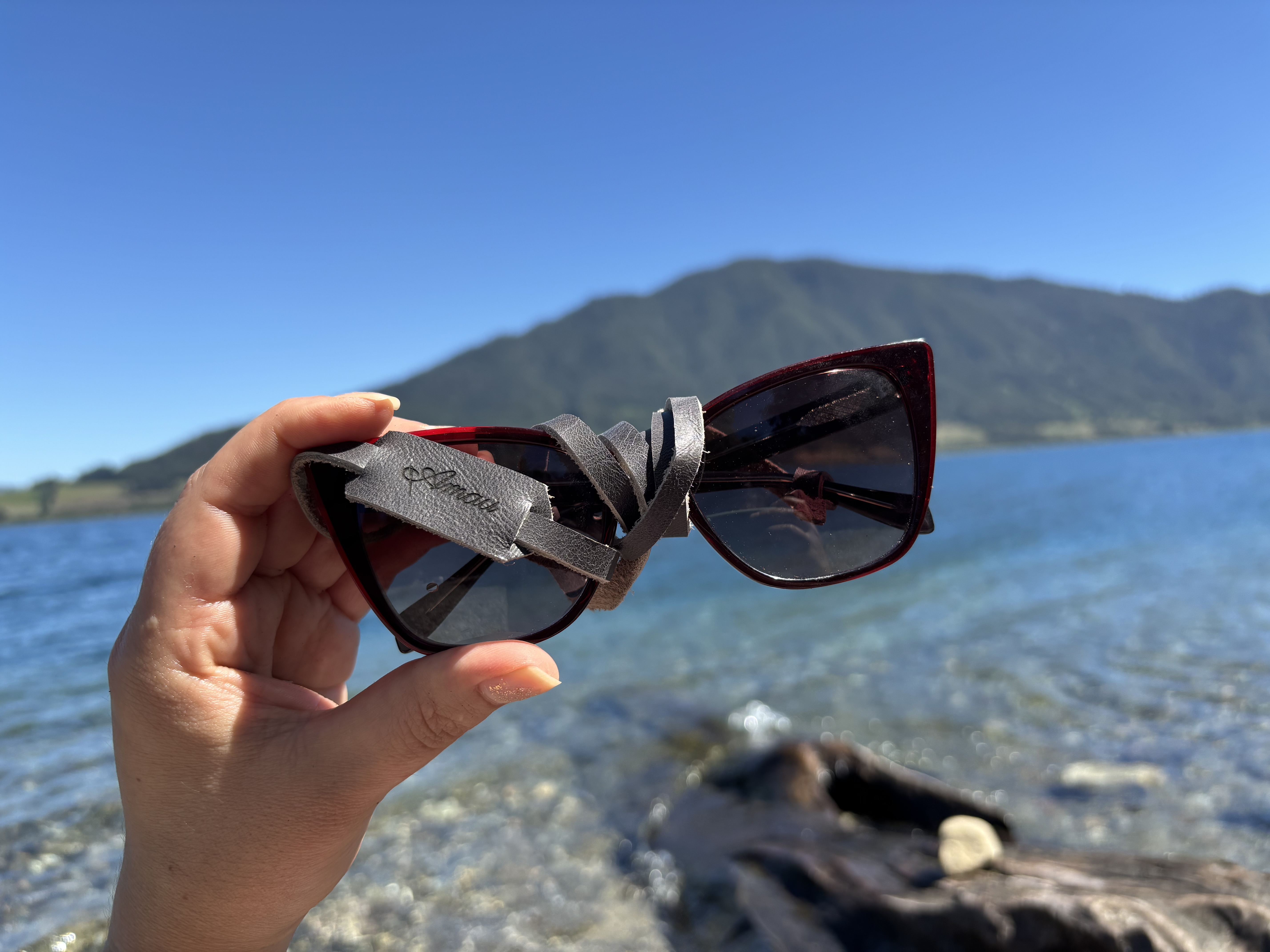 Correa para lentes de cuero color Gris 2