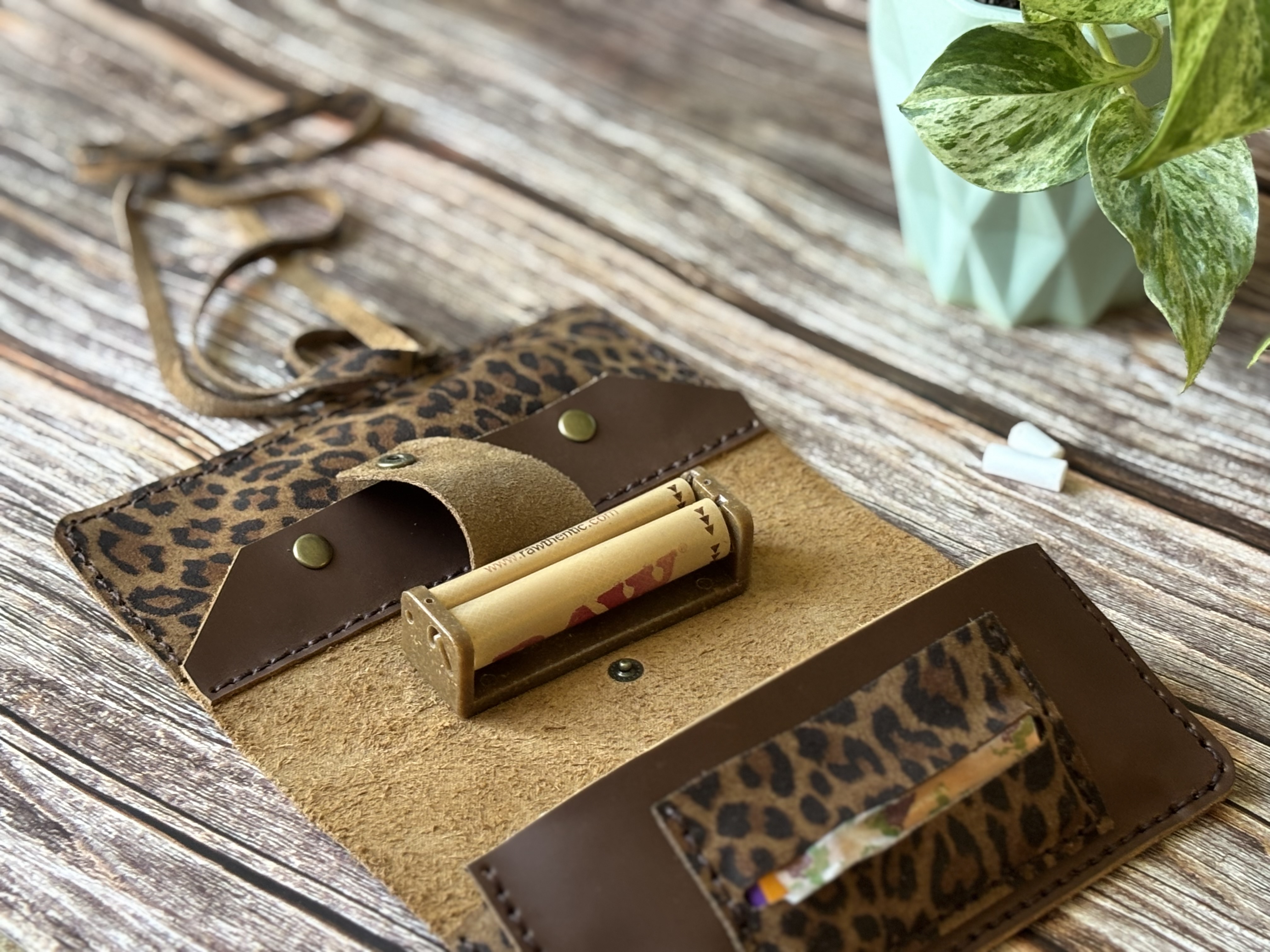 Tabaquera de cuero color Leopardo Chocolate 3