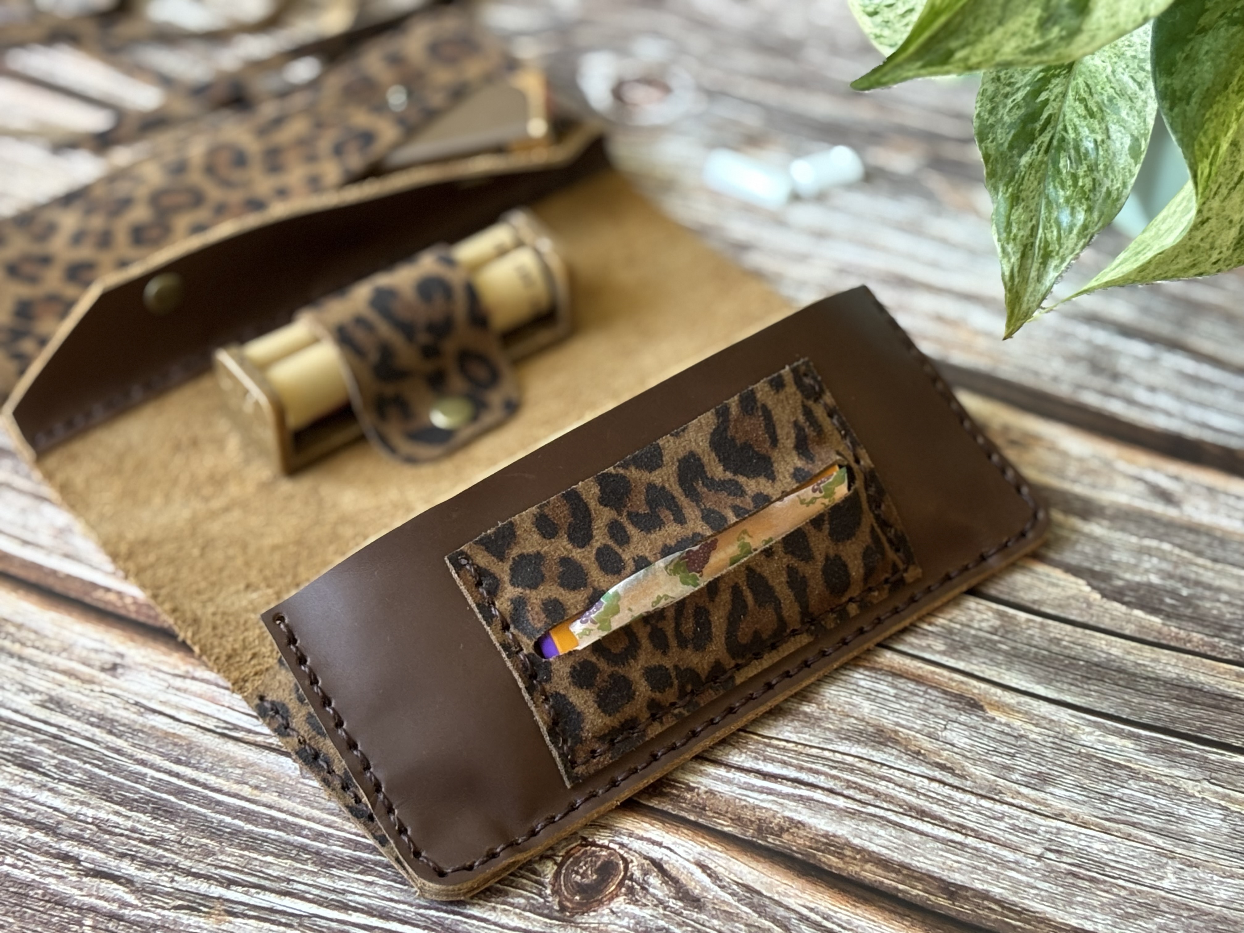 Tabaquera de cuero color Leopardo Chocolate 7