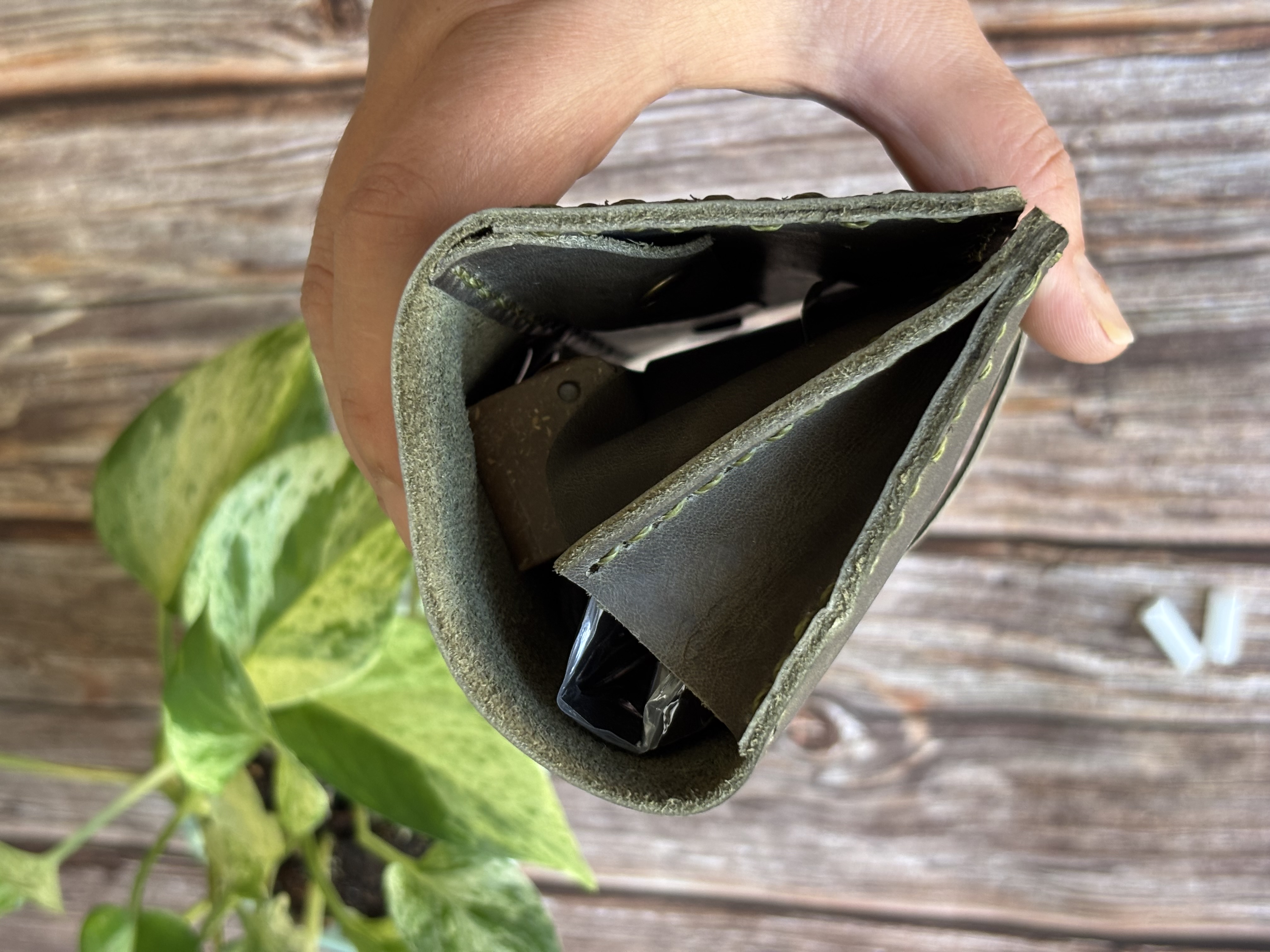 Tabaquera de cuero color Verde Musgo 4