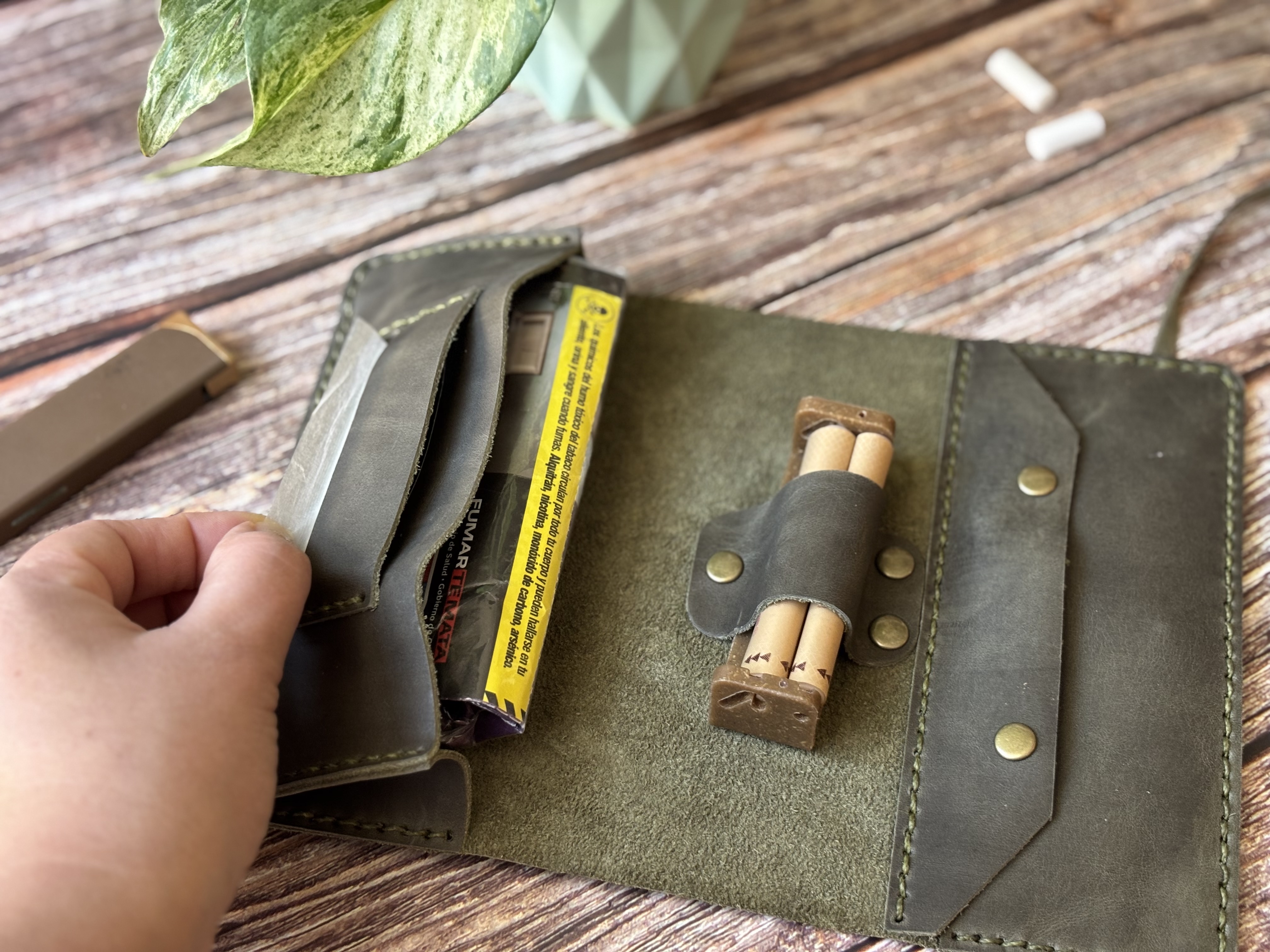 Tabaquera de cuero color Verde Musgo 3