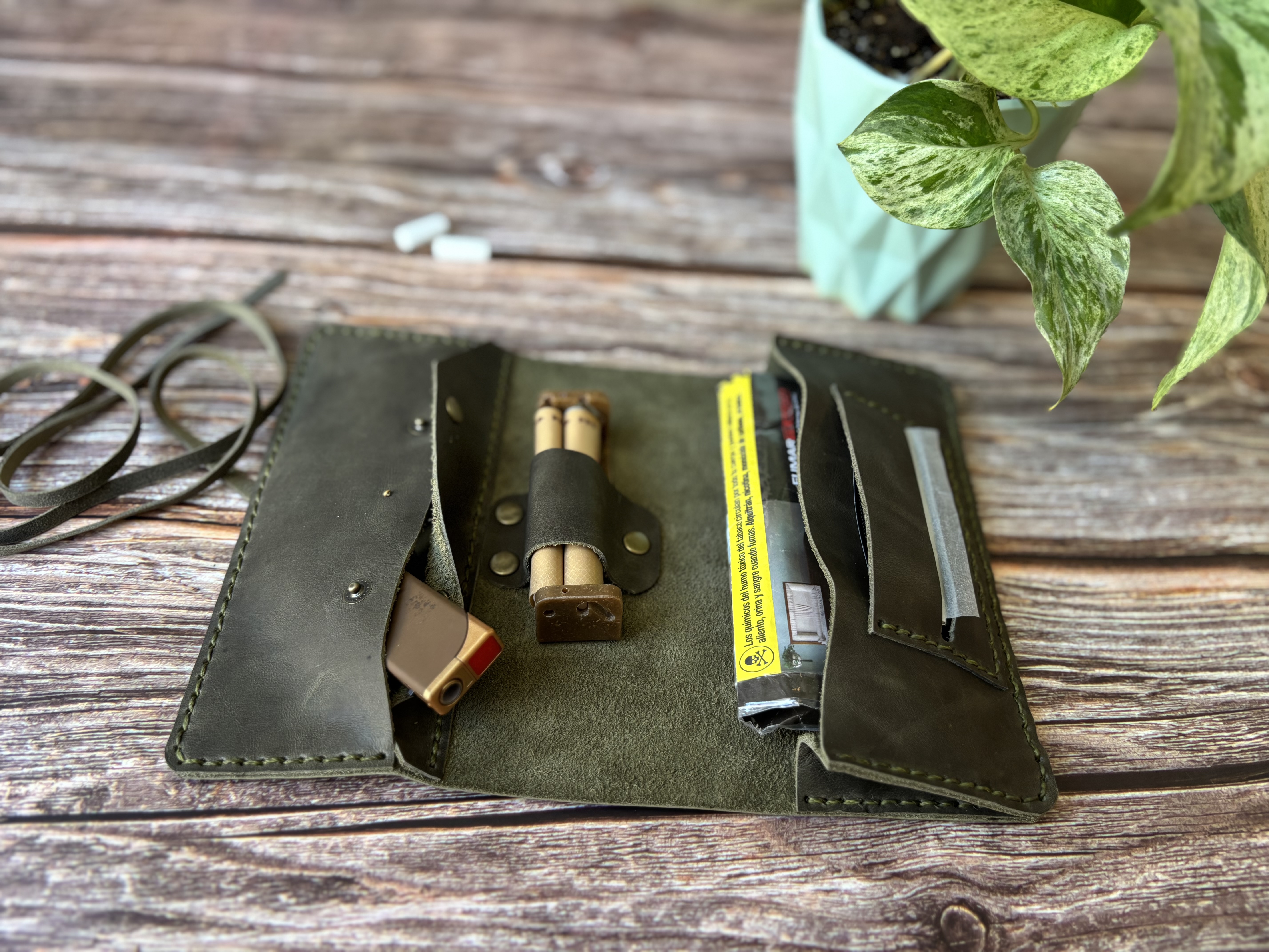 Tabaquera de cuero color Verde Musgo 9