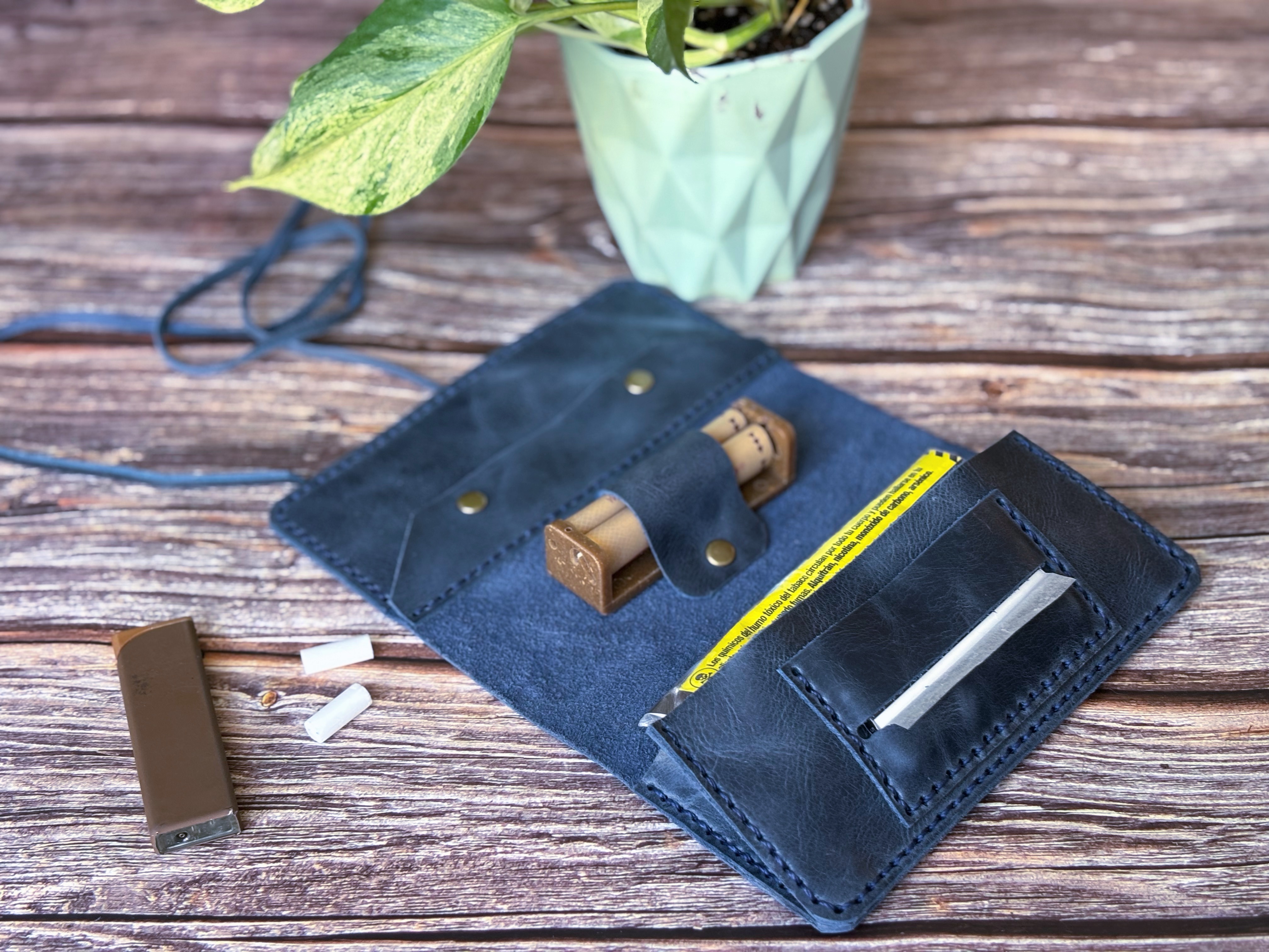 Tabaquera de cuero color azul 6