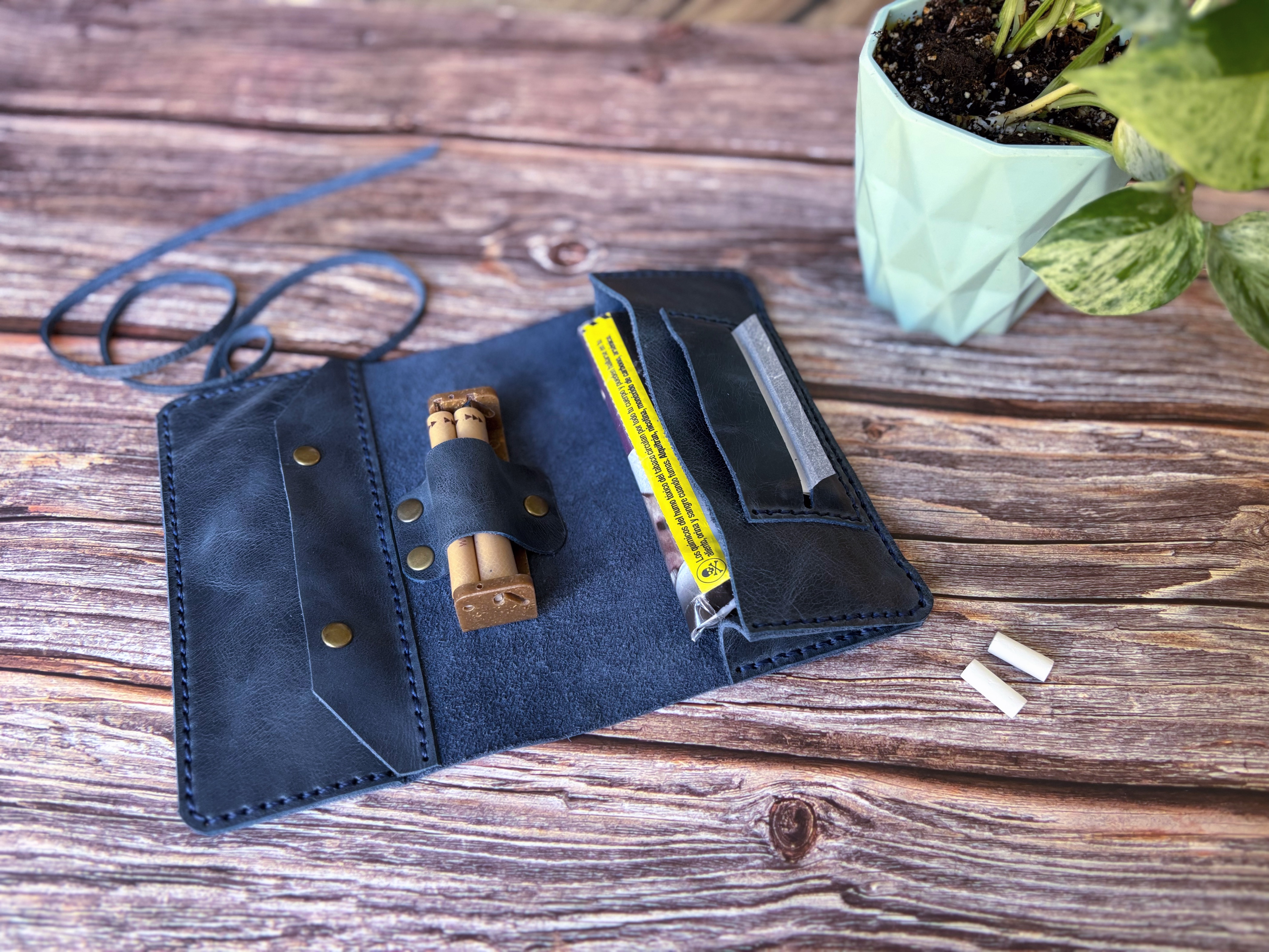 Tabaquera de cuero color azul 8