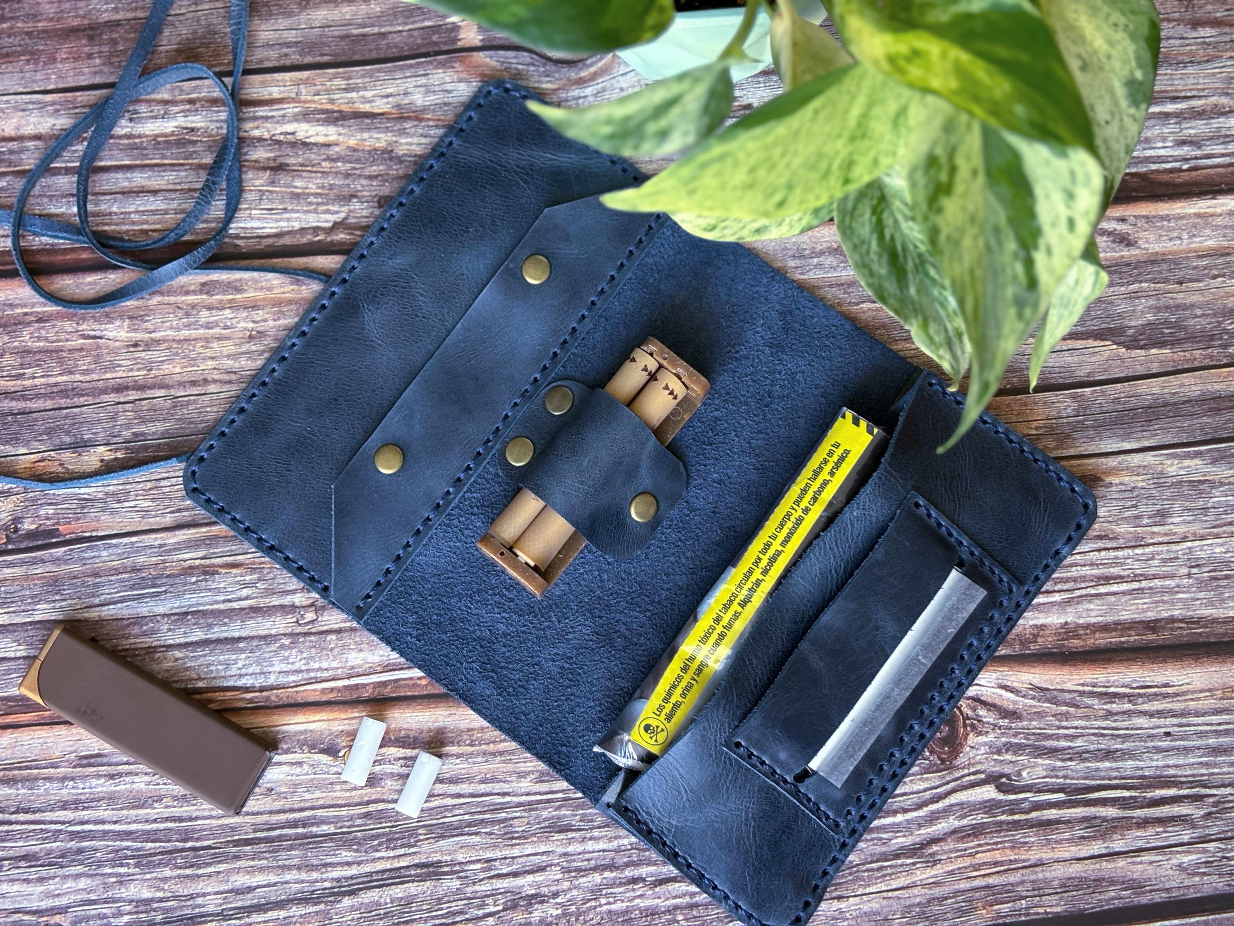 Tabaquera de cuero color azul 1