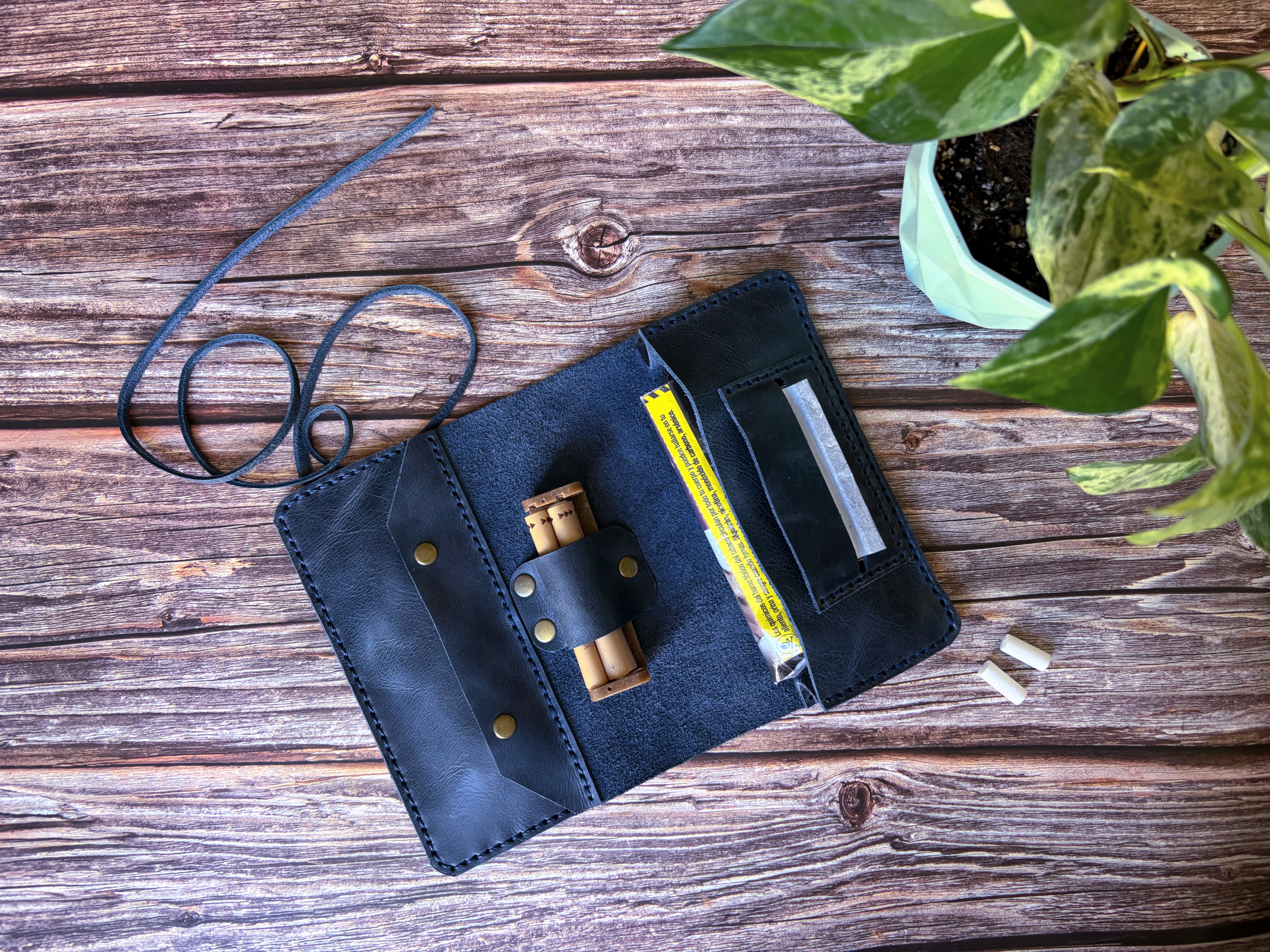 Tabaquera de cuero color azul 5