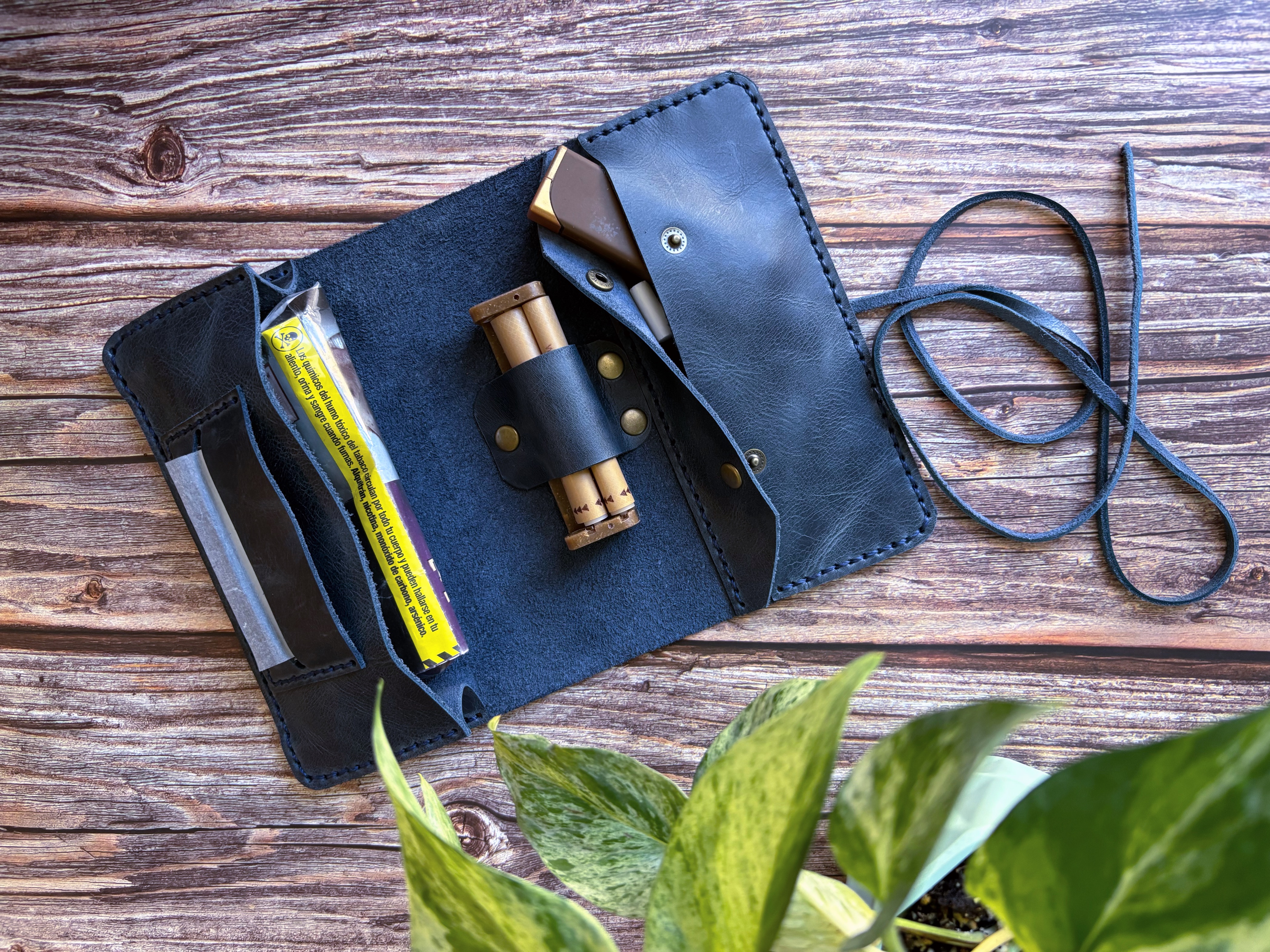 Tabaquera de cuero color azul 7